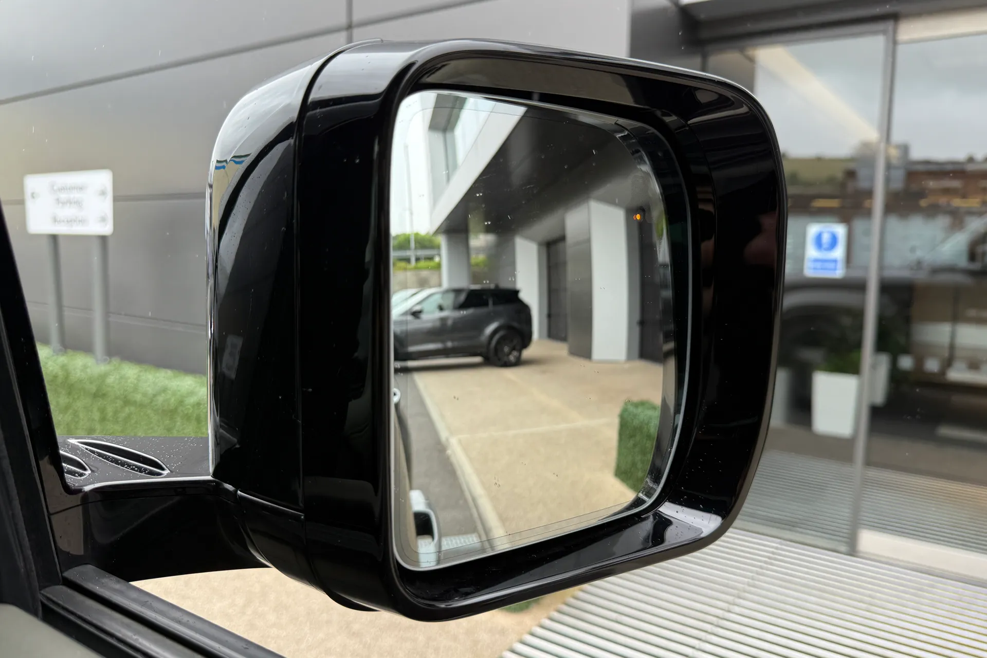 LAND ROVER Defender 110 thumbnail image number 15