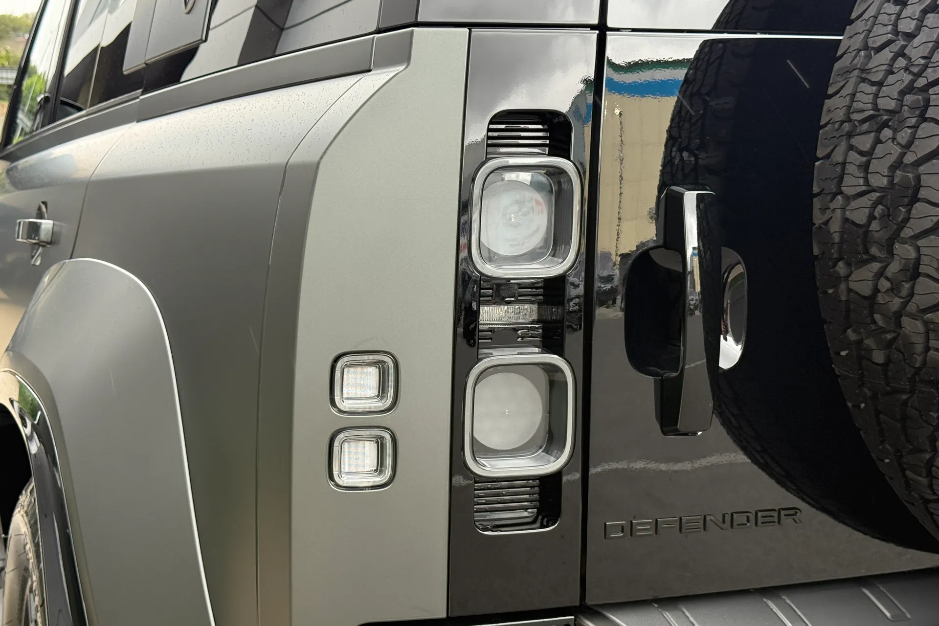 LAND ROVER Defender 110 thumbnail image number 38