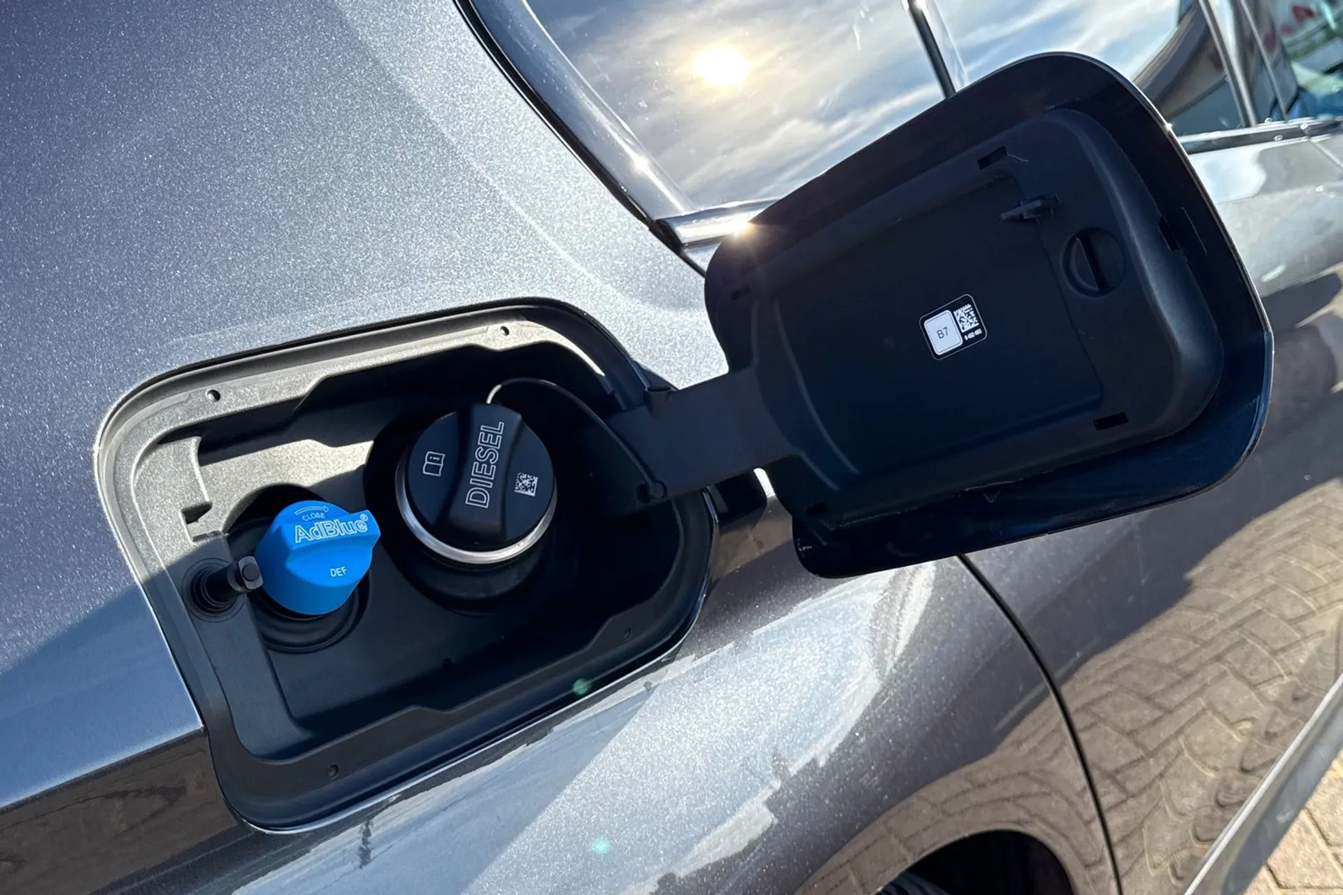 BMW 5 SERIES thumbnail image number 46