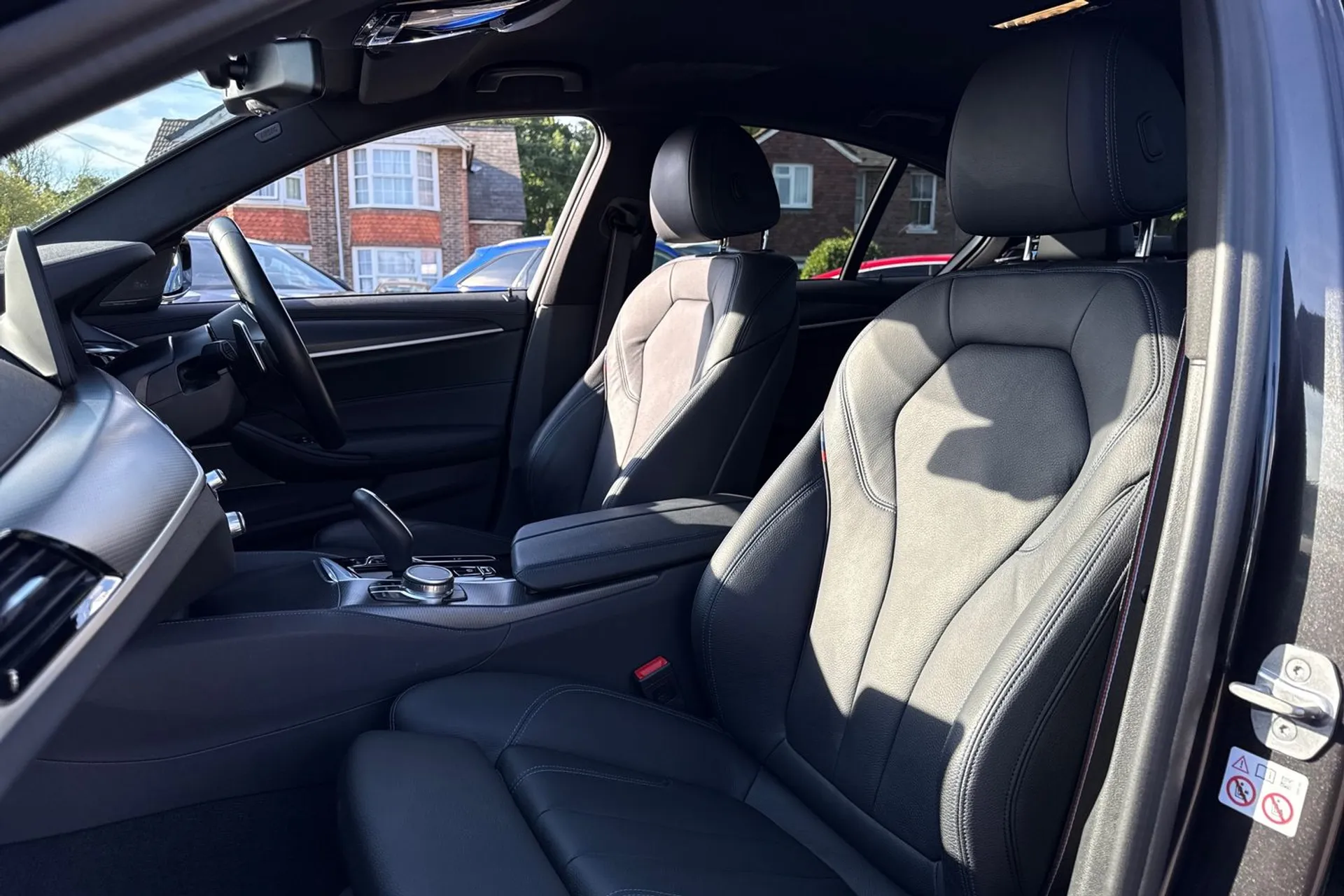 BMW 5 SERIES thumbnail image number 28