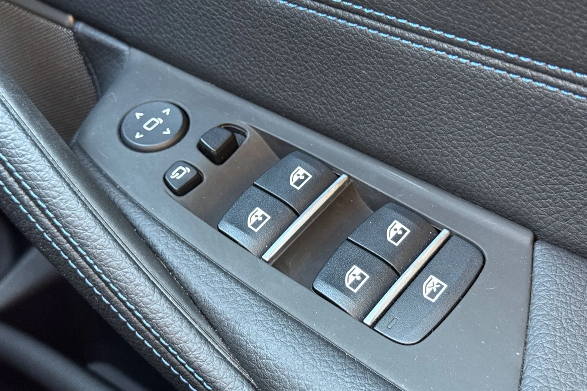 BMW 5 SERIES thumbnail image number 16