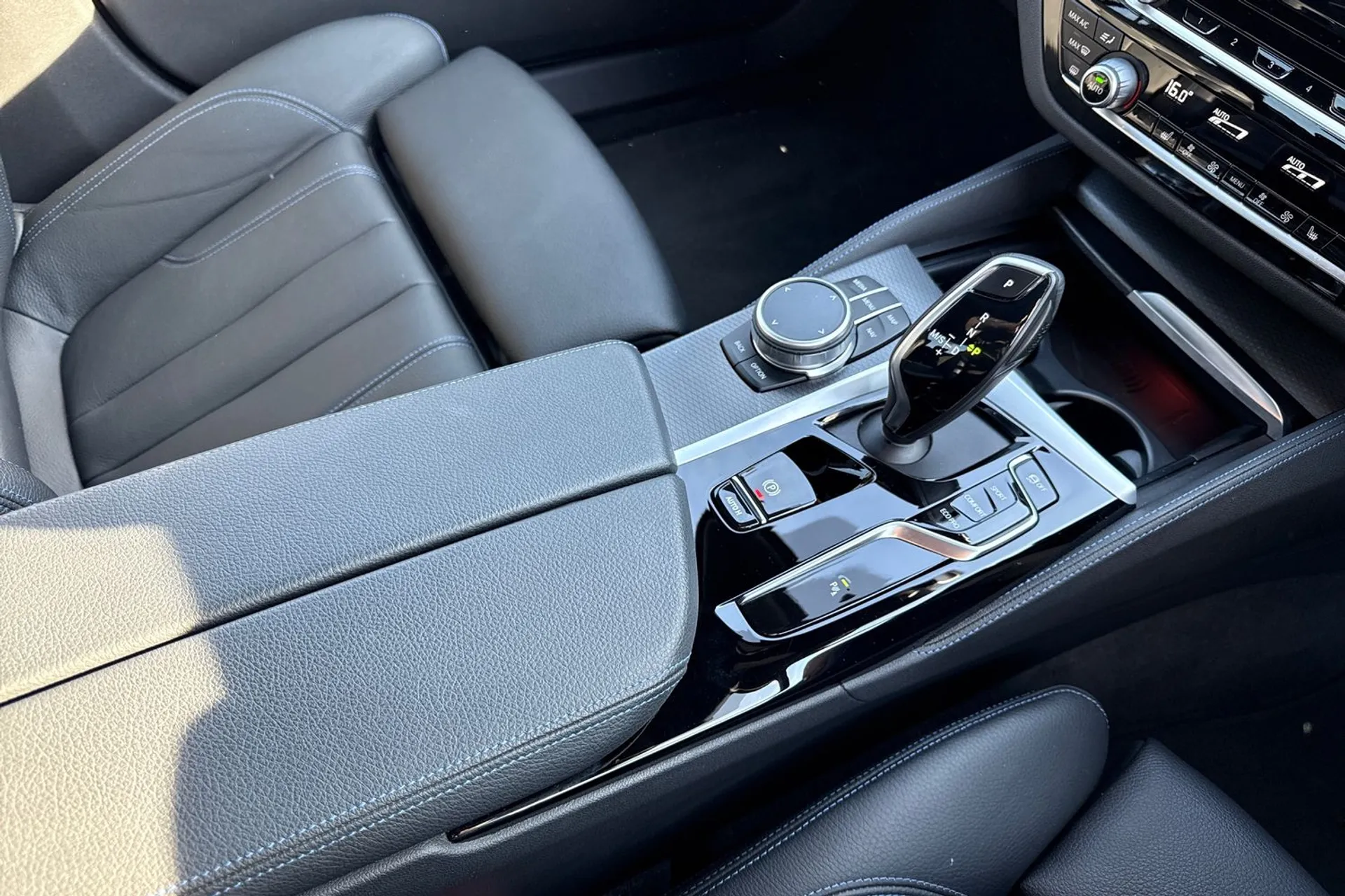 BMW 5 SERIES thumbnail image number 34