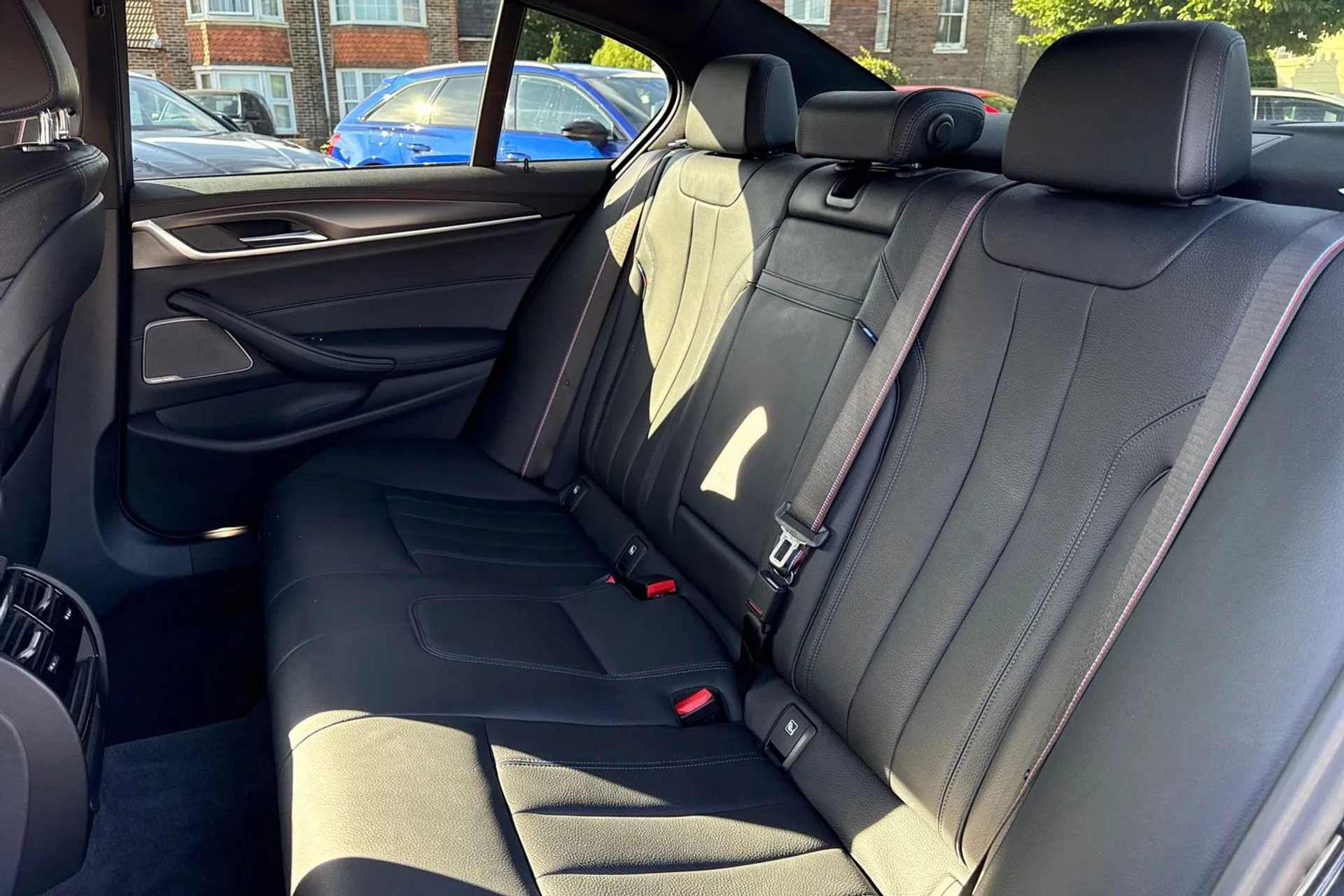 BMW 5 SERIES thumbnail image number 38