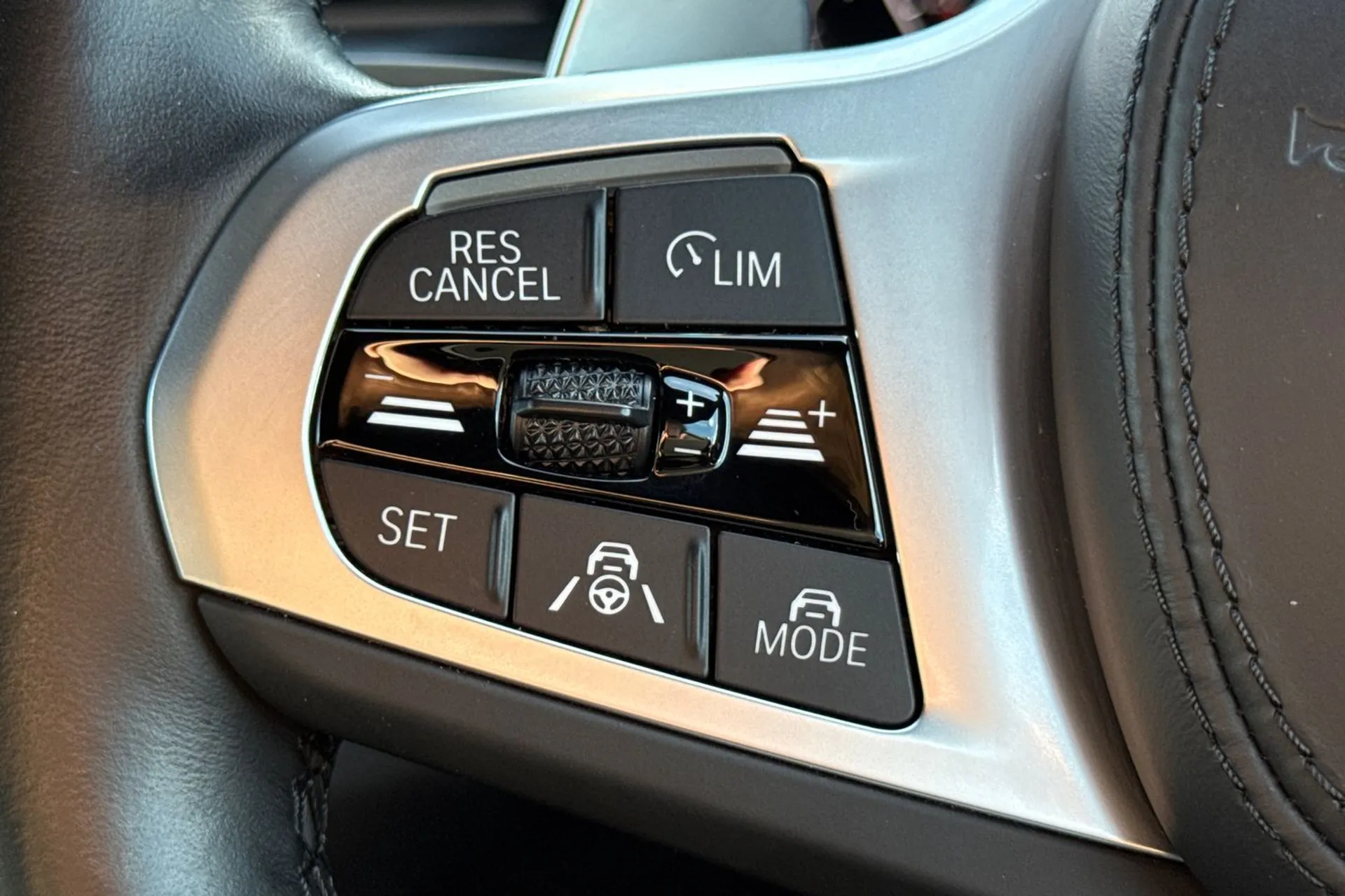 BMW 5 SERIES thumbnail image number 19