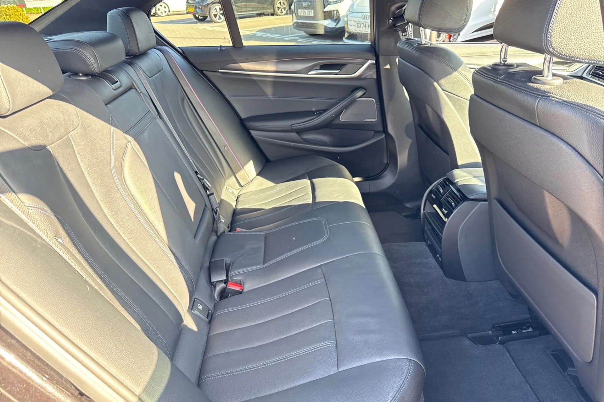 BMW 5 SERIES thumbnail image number 40