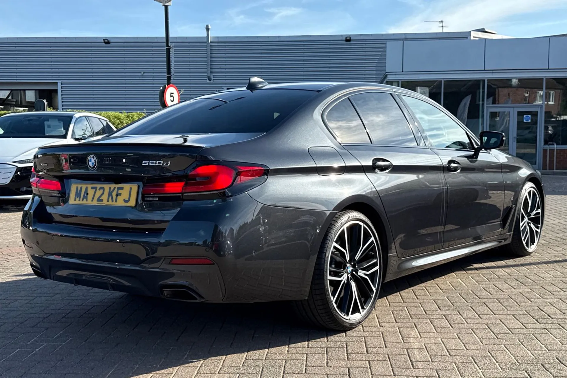 BMW 5 SERIES thumbnail image number 4
