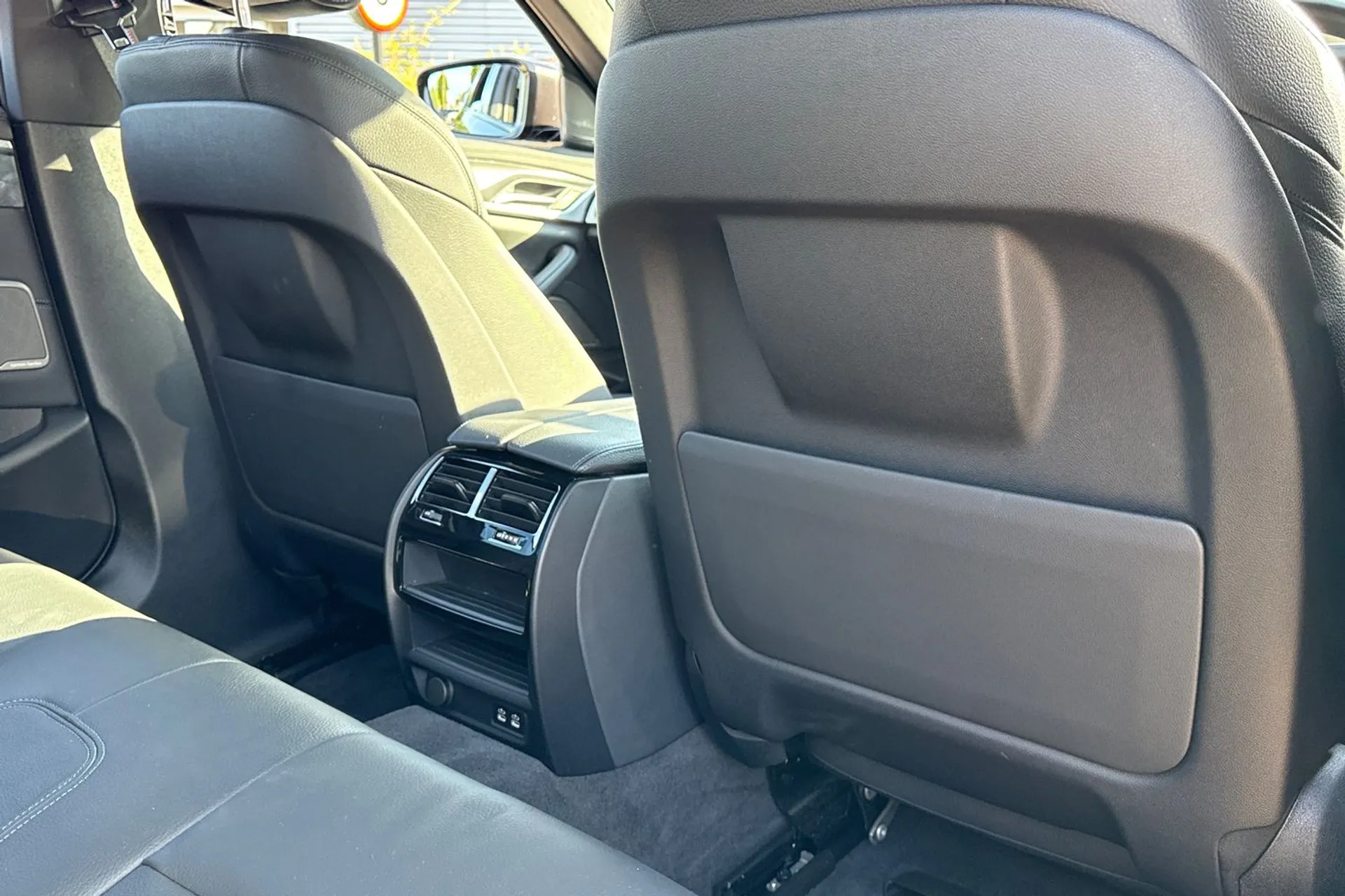 BMW 5 SERIES thumbnail image number 42