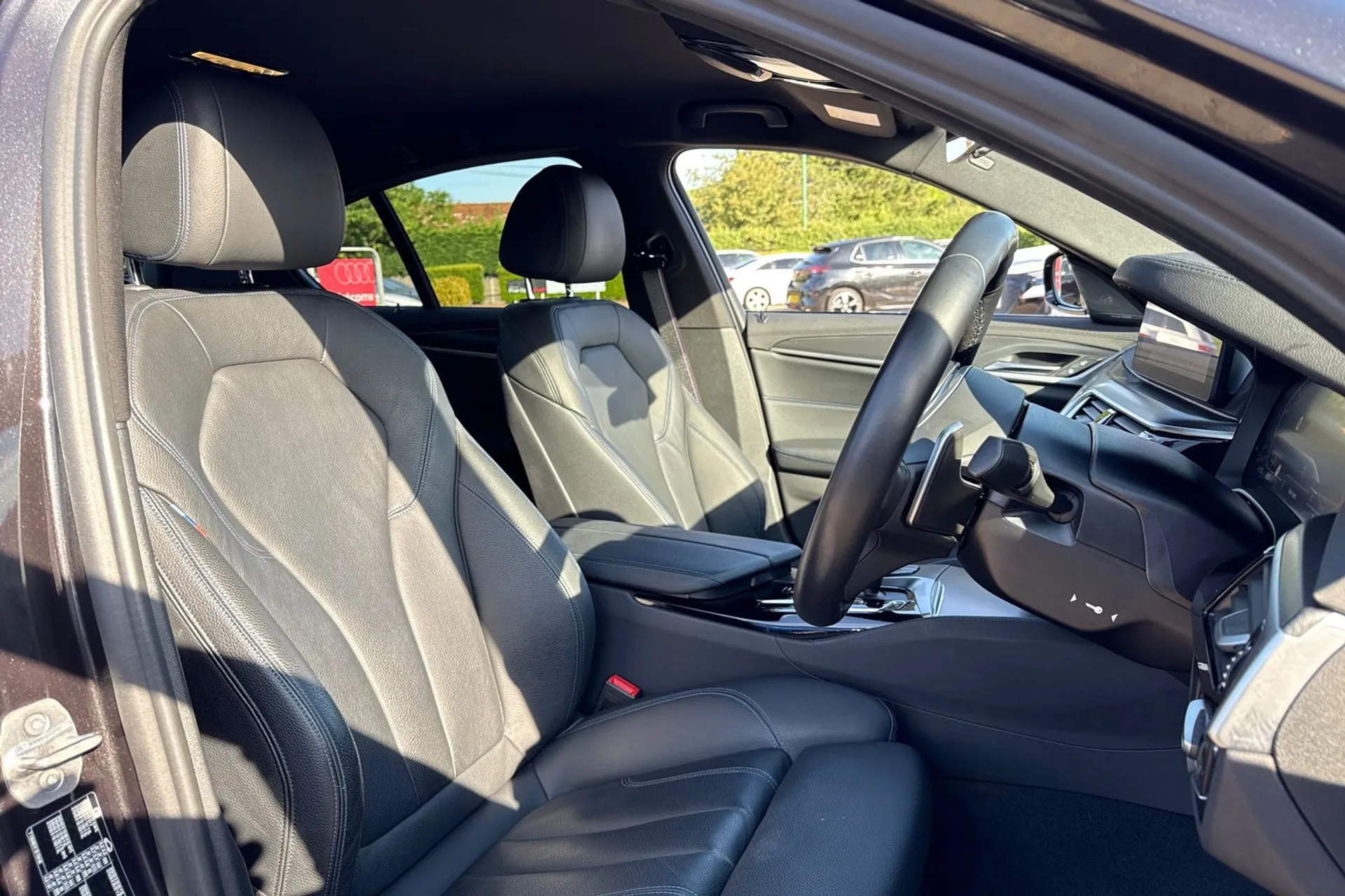 BMW 5 SERIES thumbnail image number 25