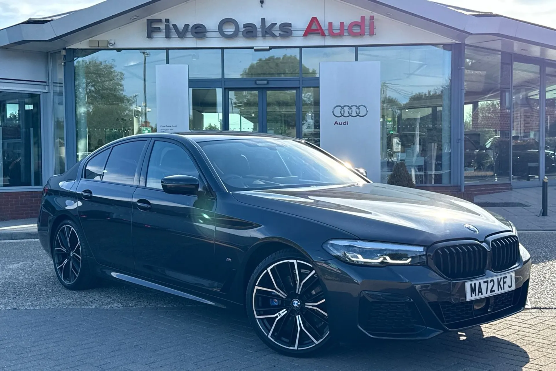 BMW 5 SERIES focused image