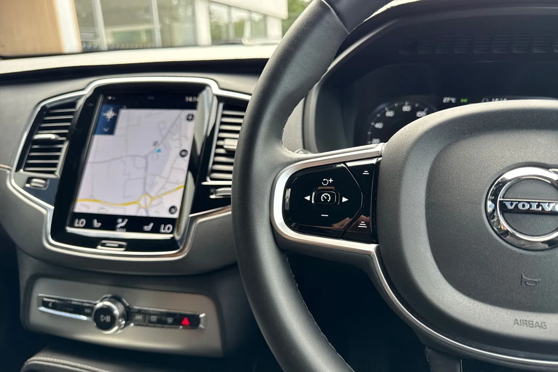 Volvo XC90 thumbnail image number 37