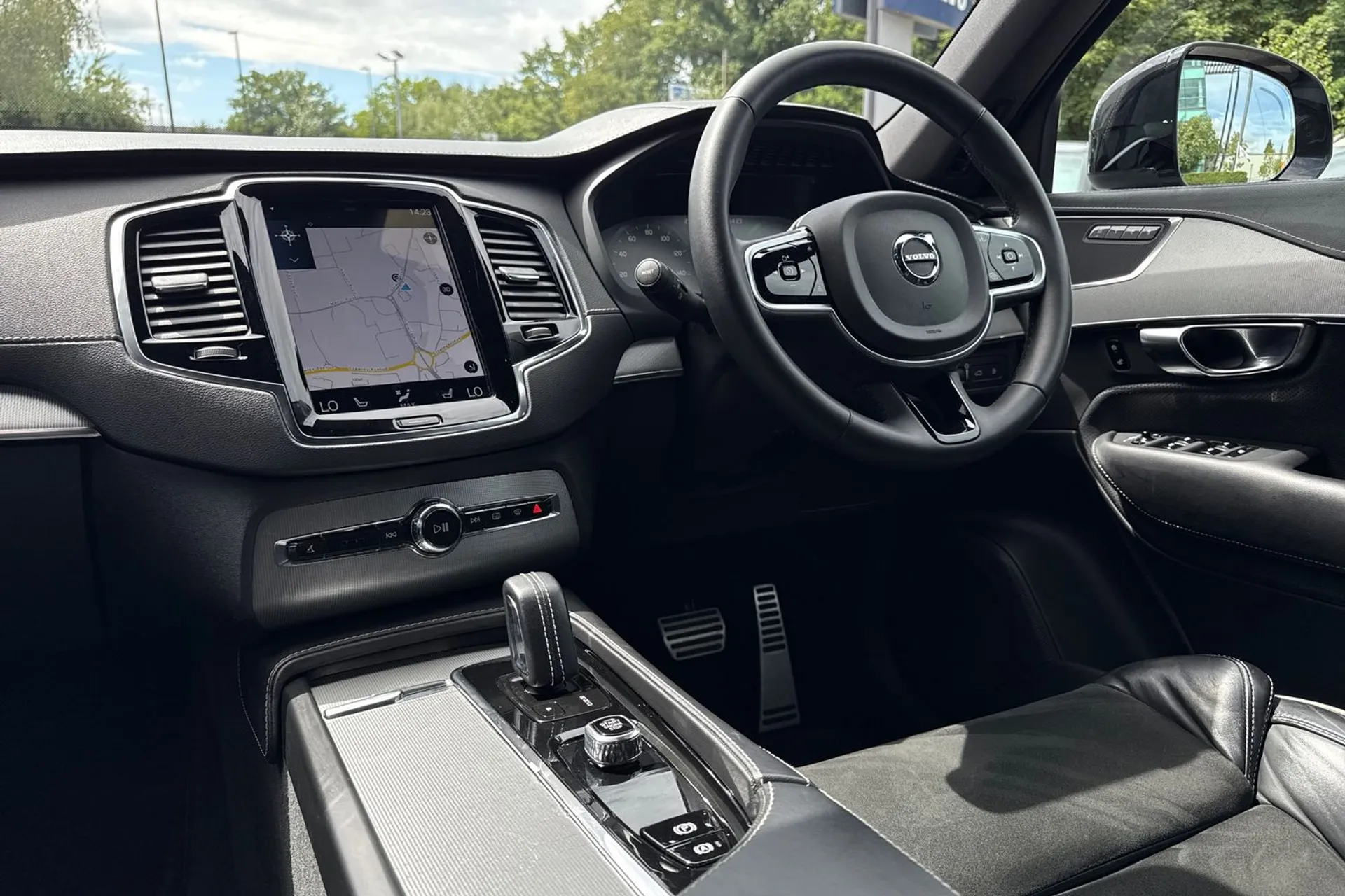 Volvo XC90 thumbnail image number 36