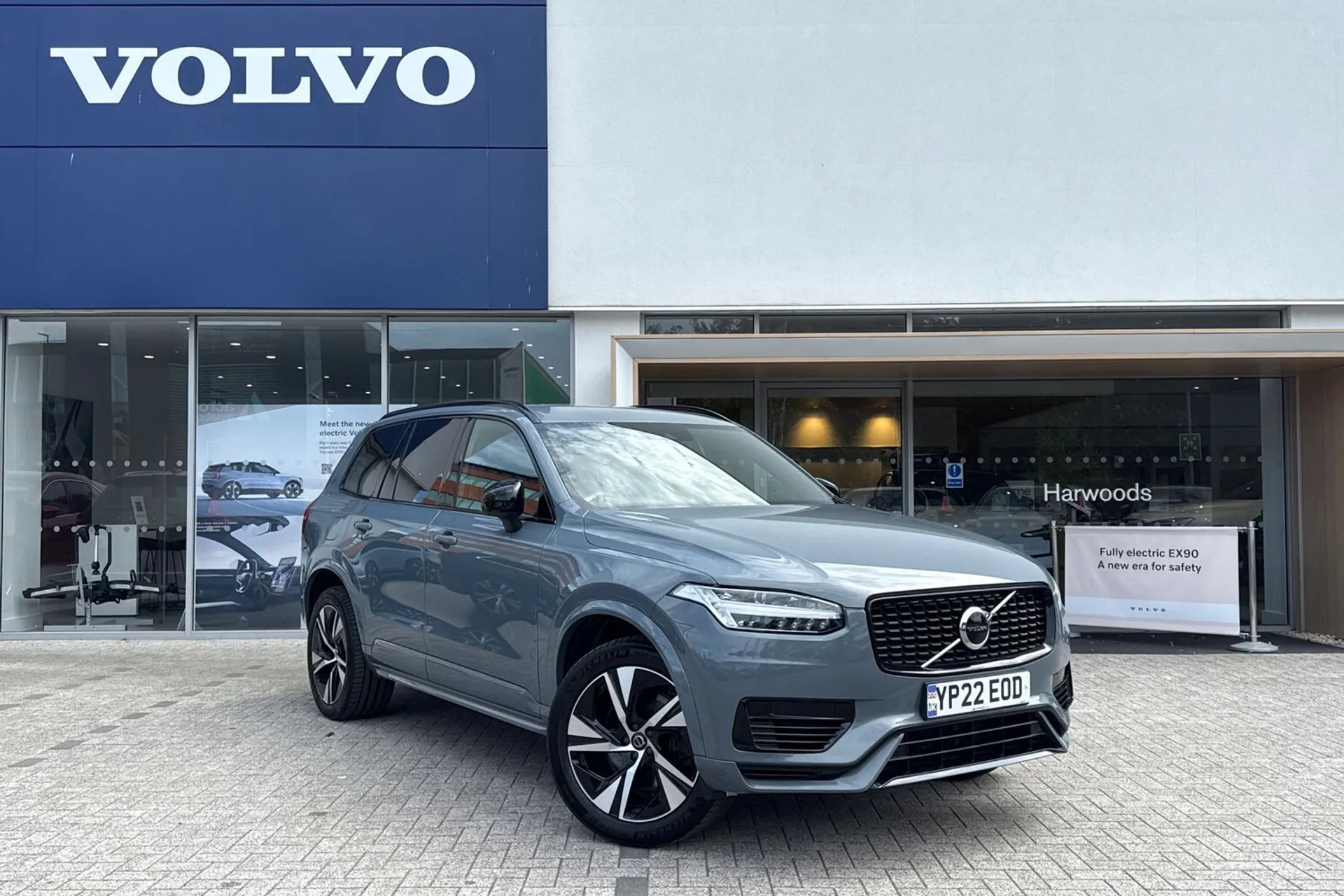 Volvo XC90 focused image