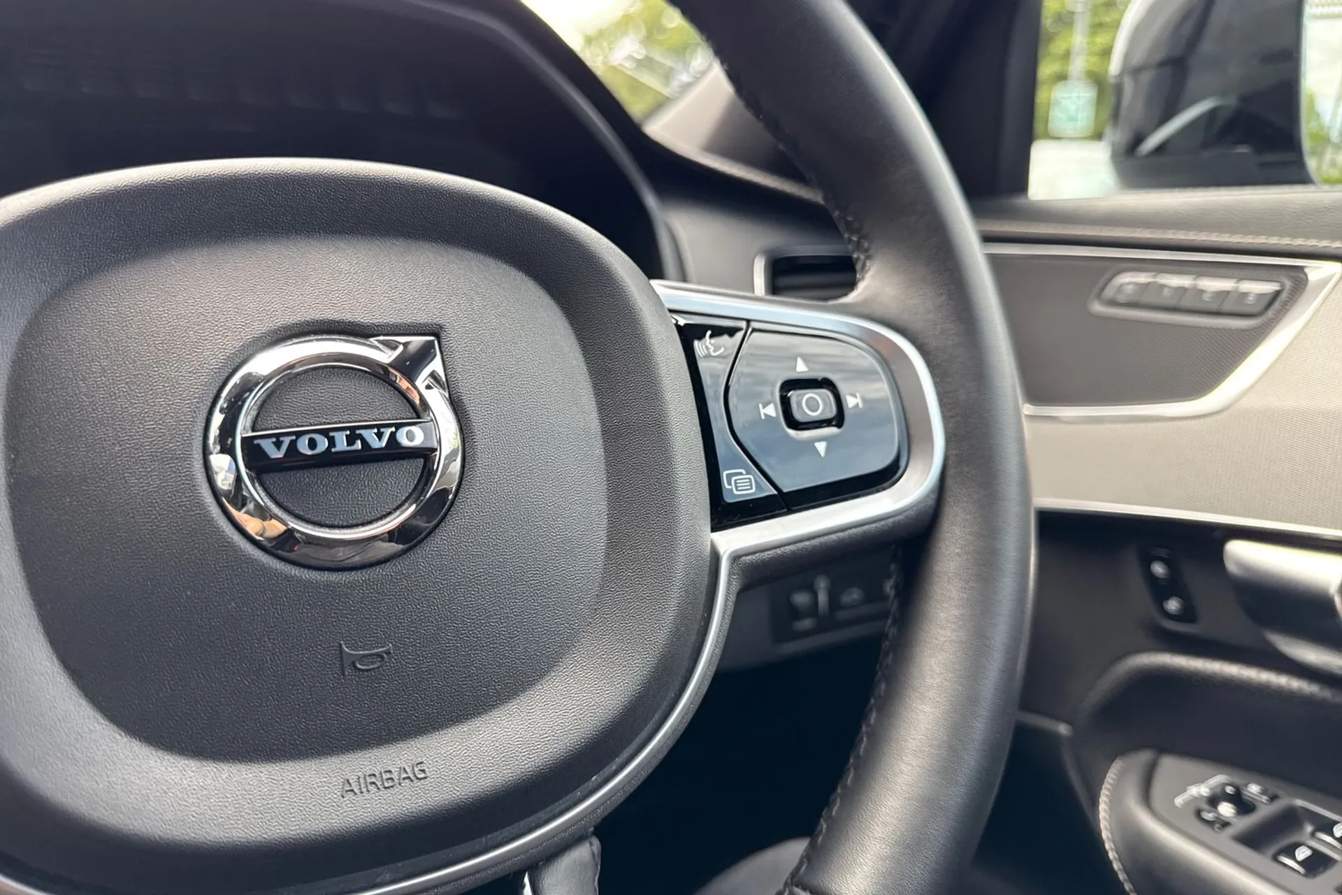 Volvo XC90 thumbnail image number 38