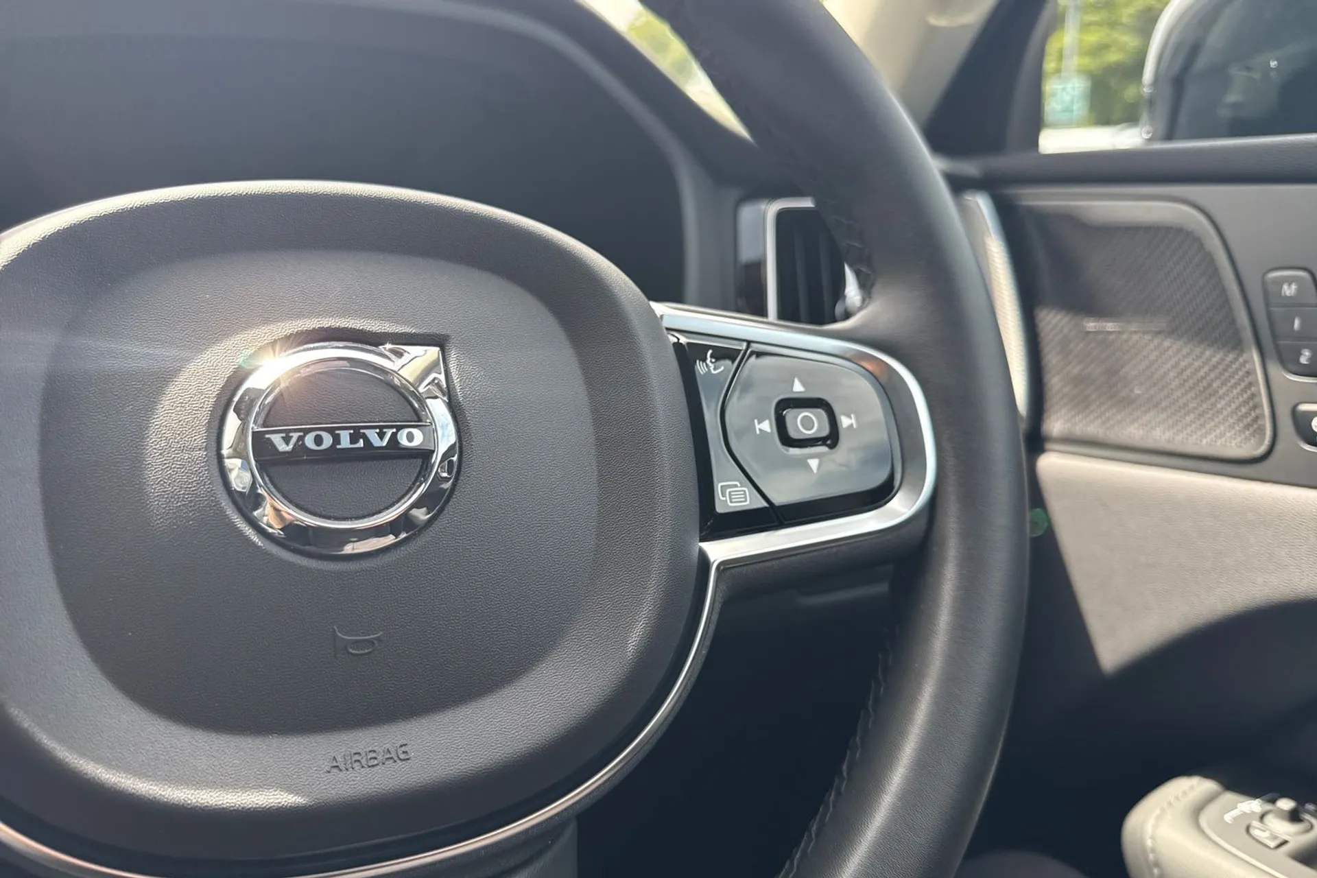 Volvo XC60 thumbnail image number 36