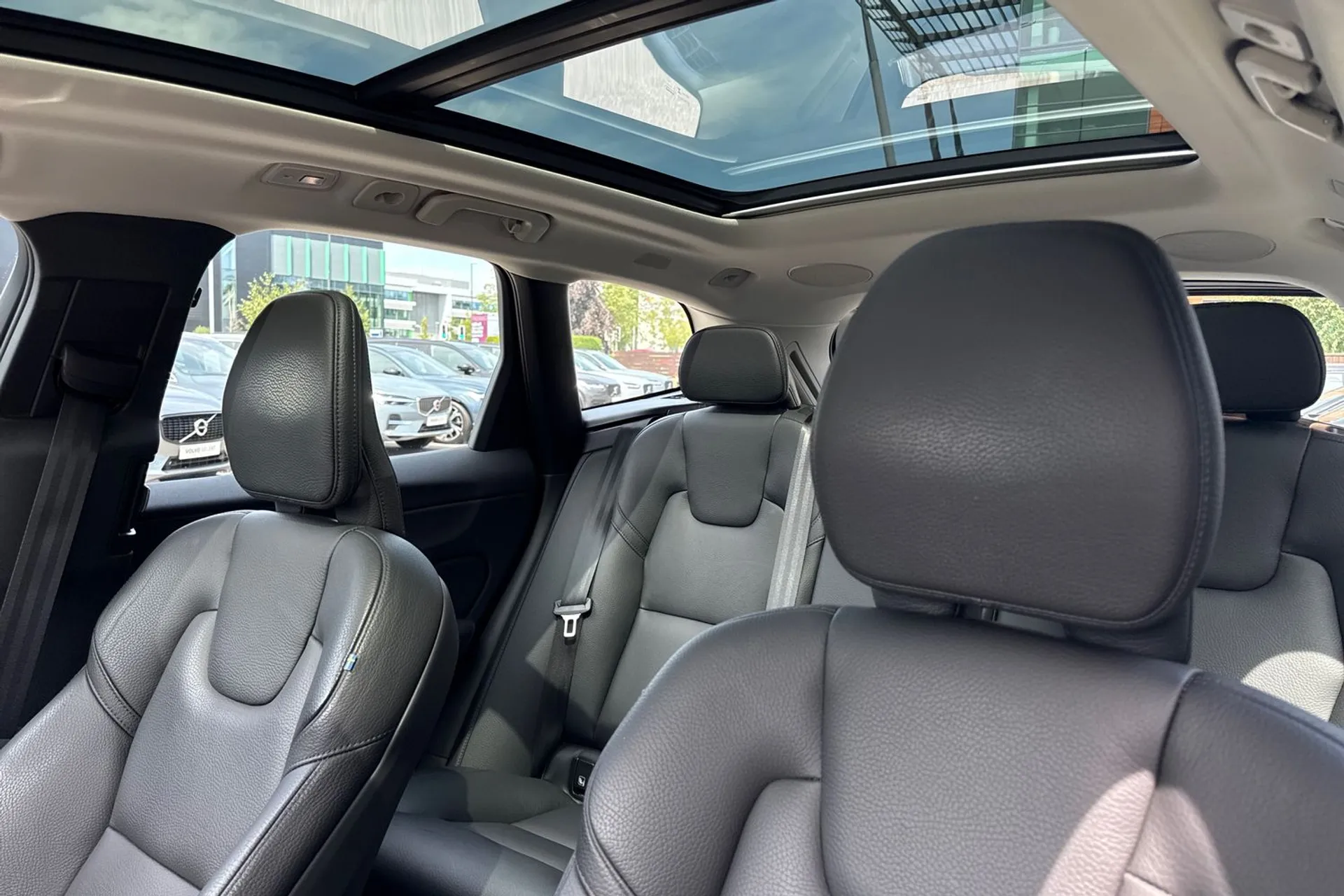 Volvo XC60 thumbnail image number 28