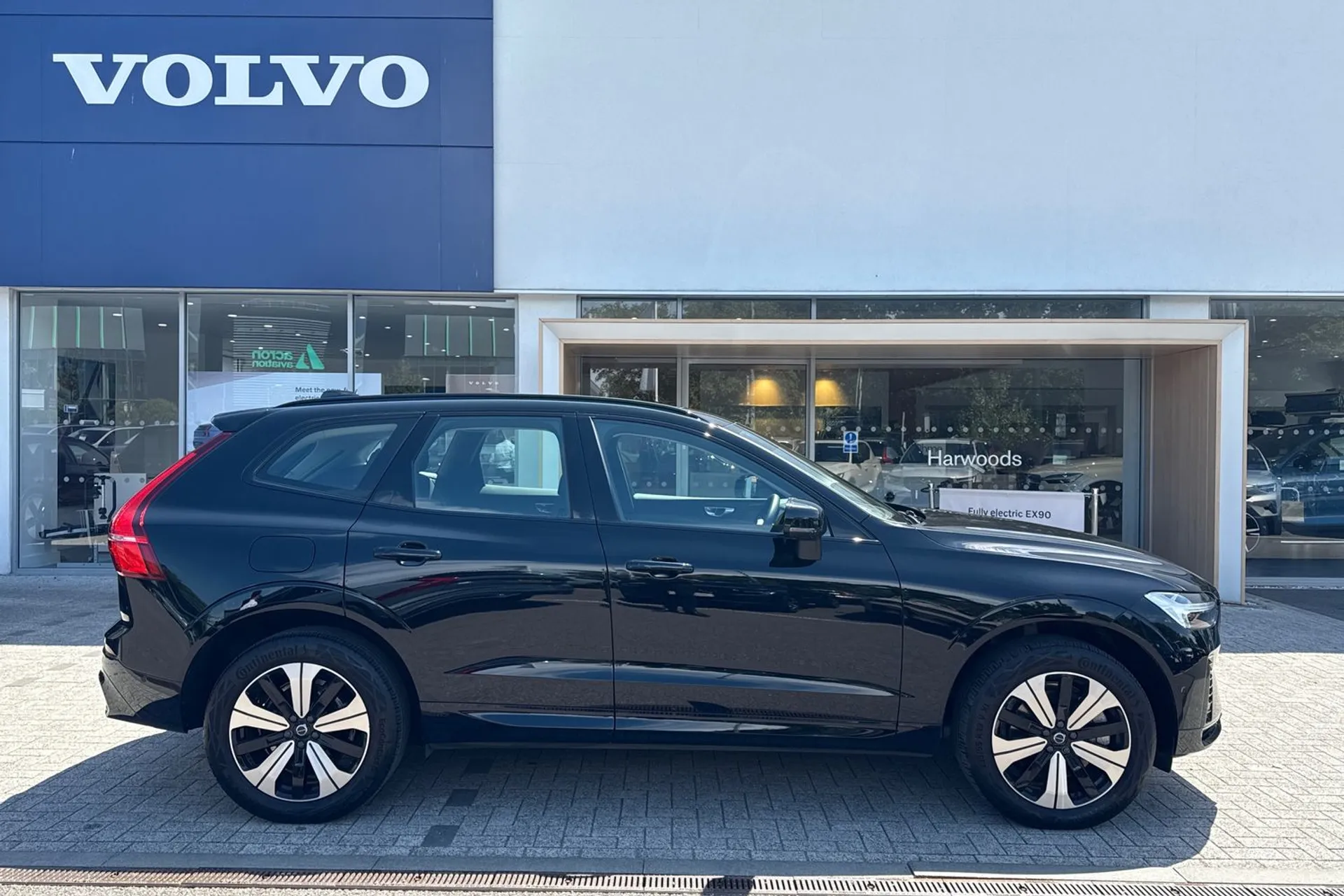 Volvo XC60 thumbnail image number 2