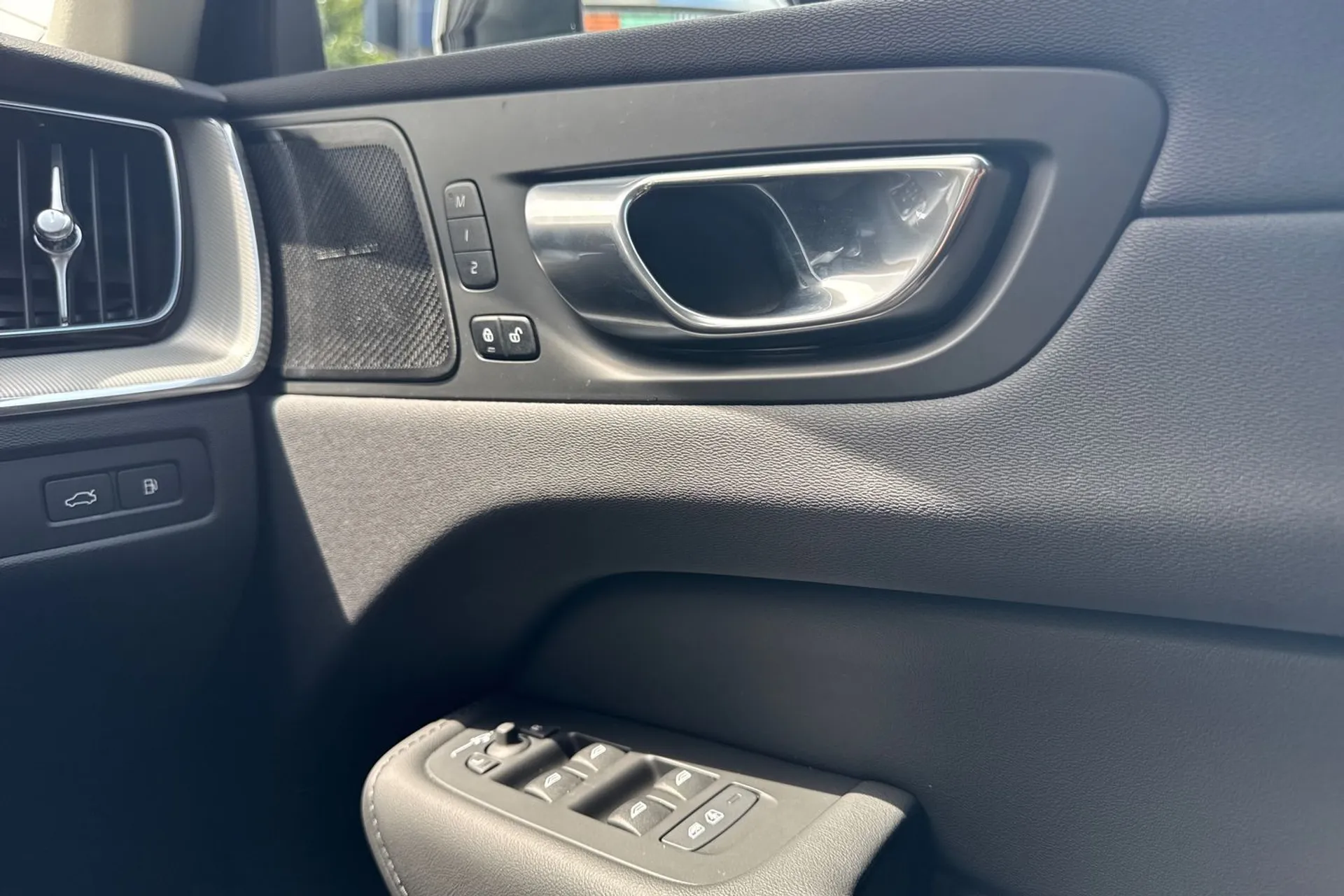 Volvo XC60 thumbnail image number 42