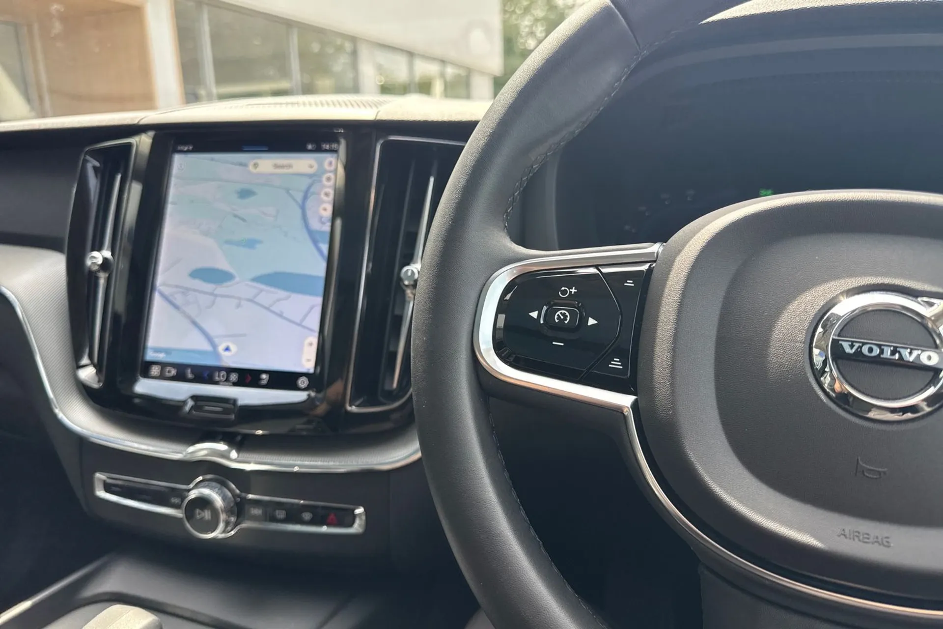 Volvo XC60 thumbnail image number 35