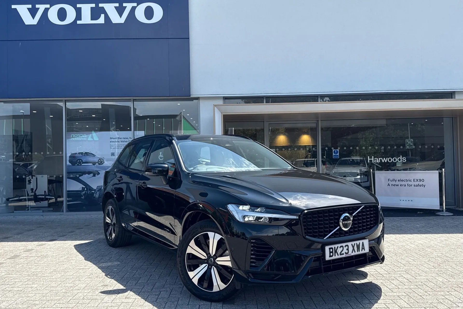 Volvo XC60 focused image