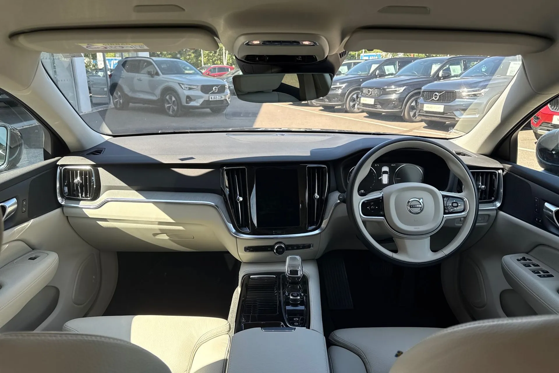 Volvo V60 thumbnail image number 3