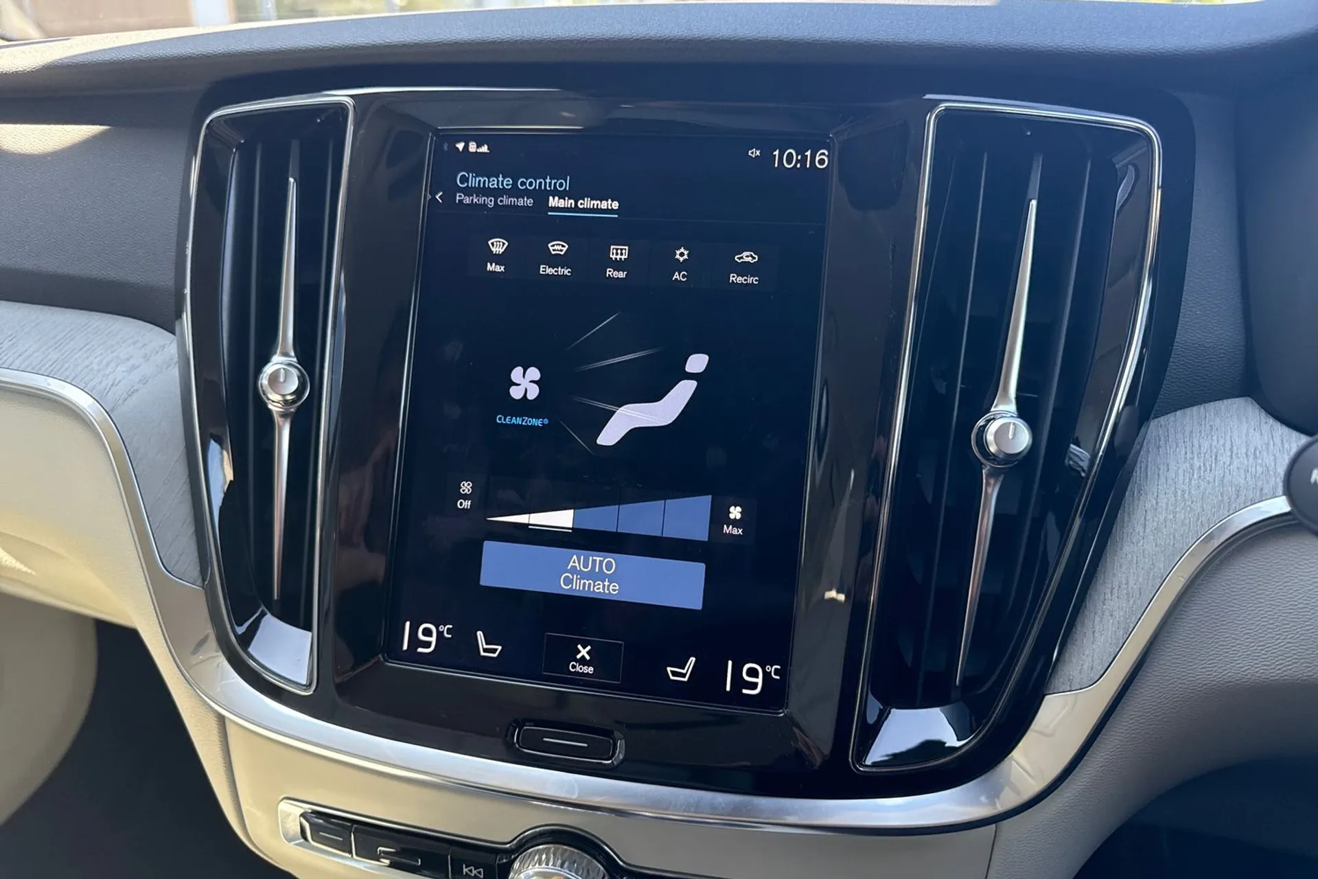 Volvo V60 thumbnail image number 38