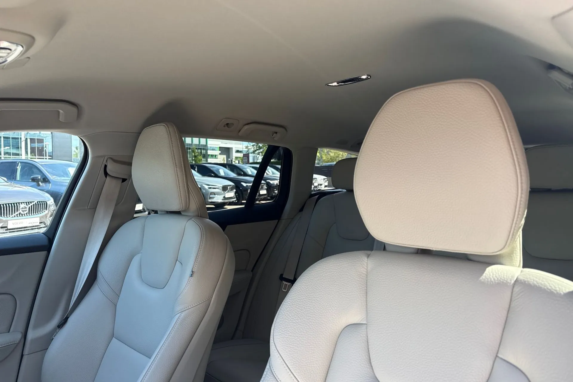 Volvo V60 thumbnail image number 28