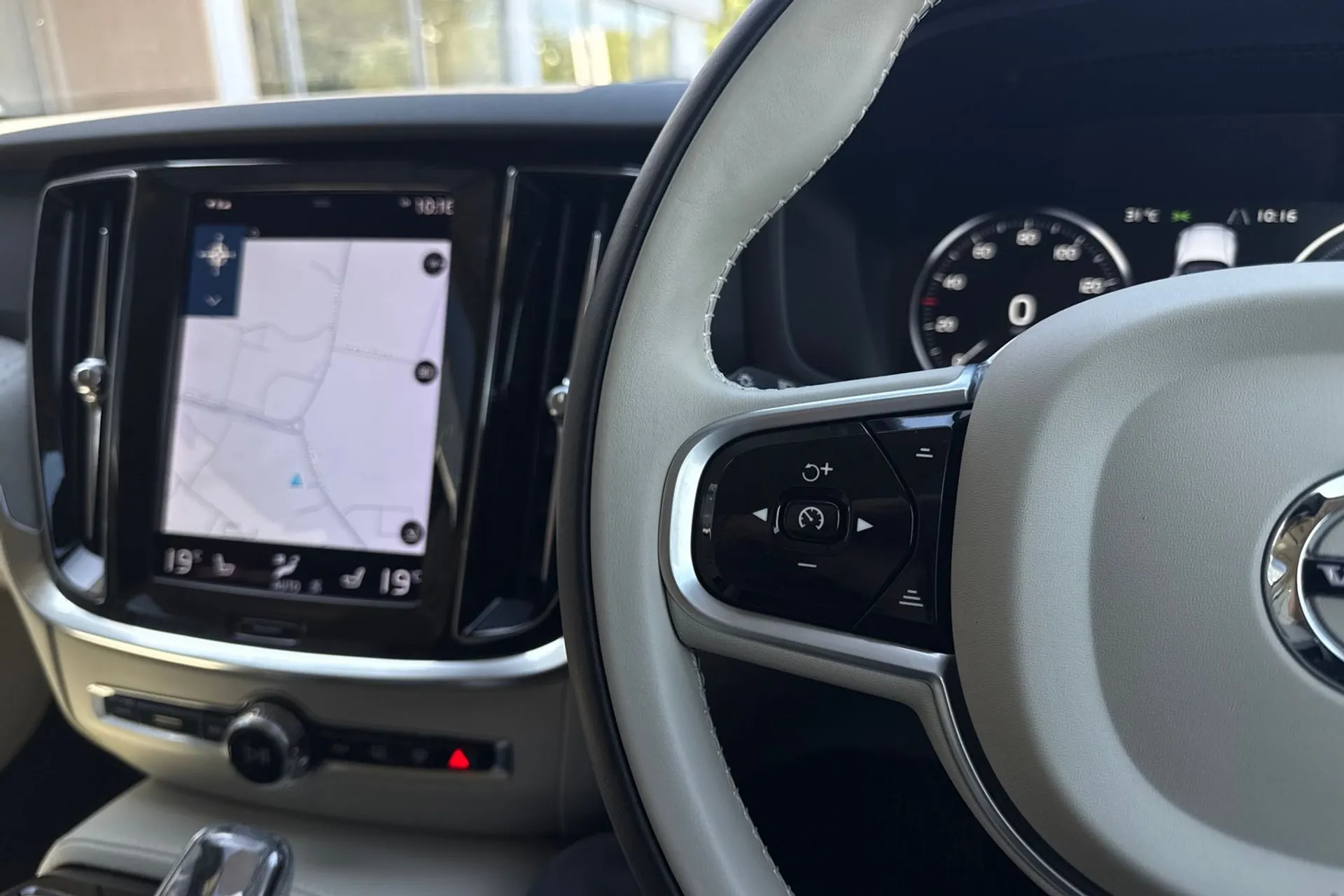 Volvo V60 thumbnail image number 35