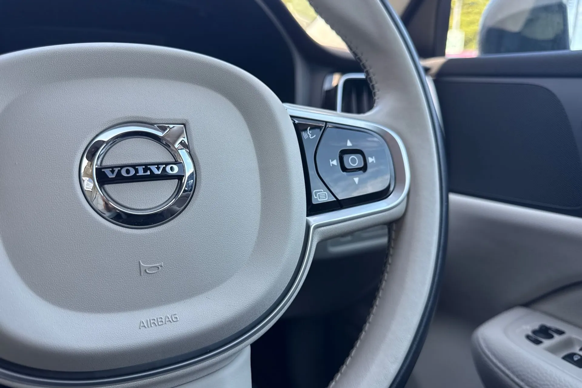 Volvo V60 thumbnail image number 36