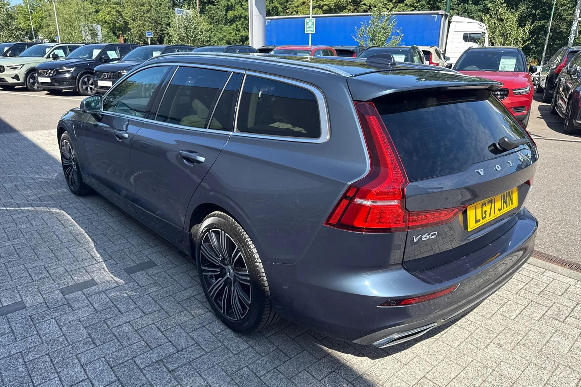 Volvo V60 thumbnail image number 9