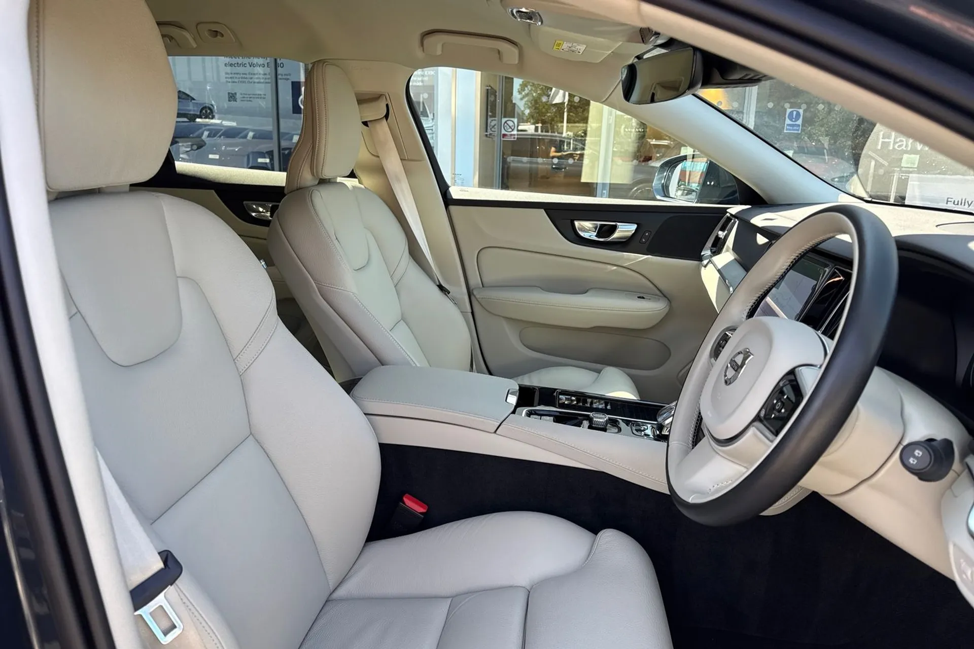 Volvo V60 thumbnail image number 25