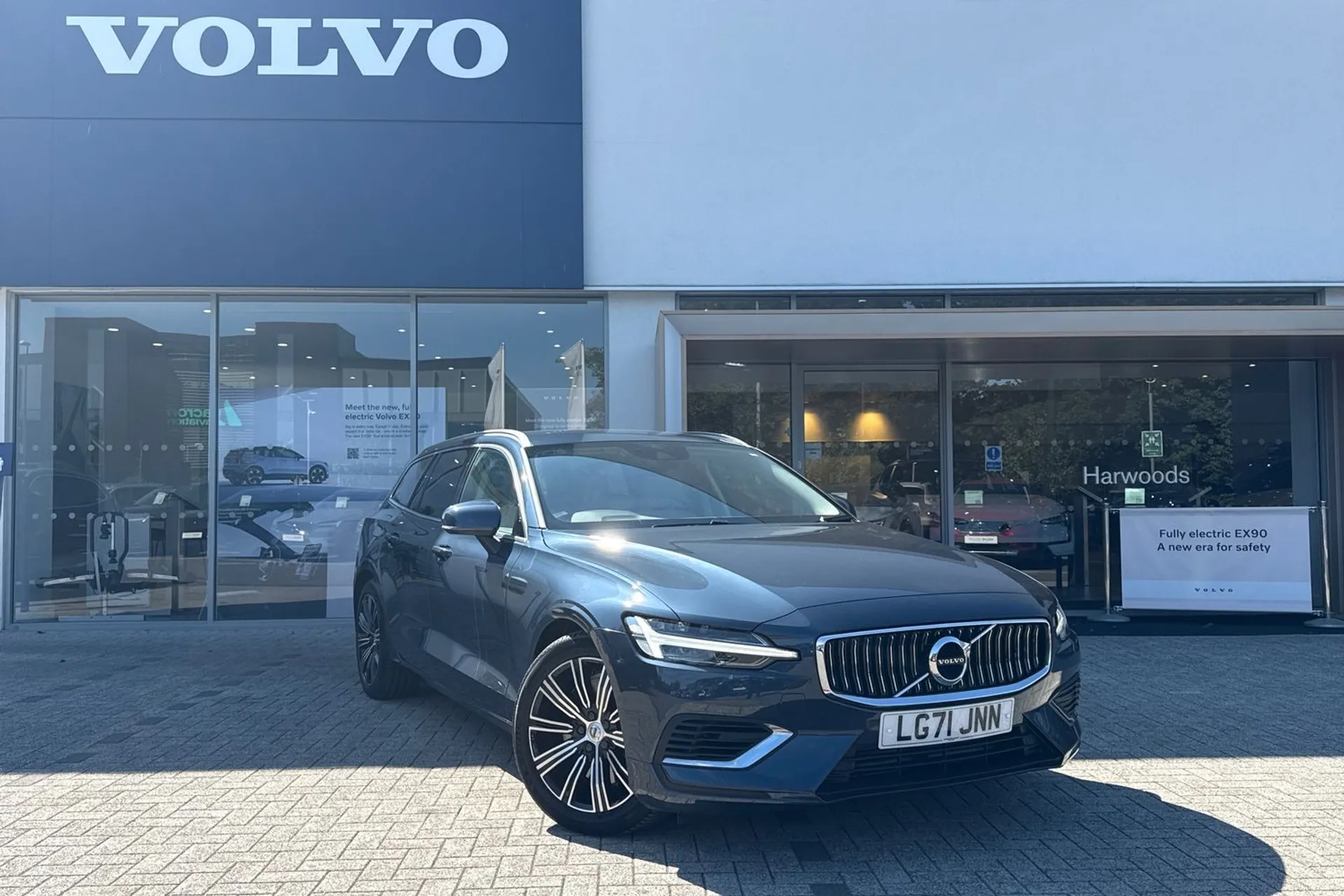 Volvo V60 focused image