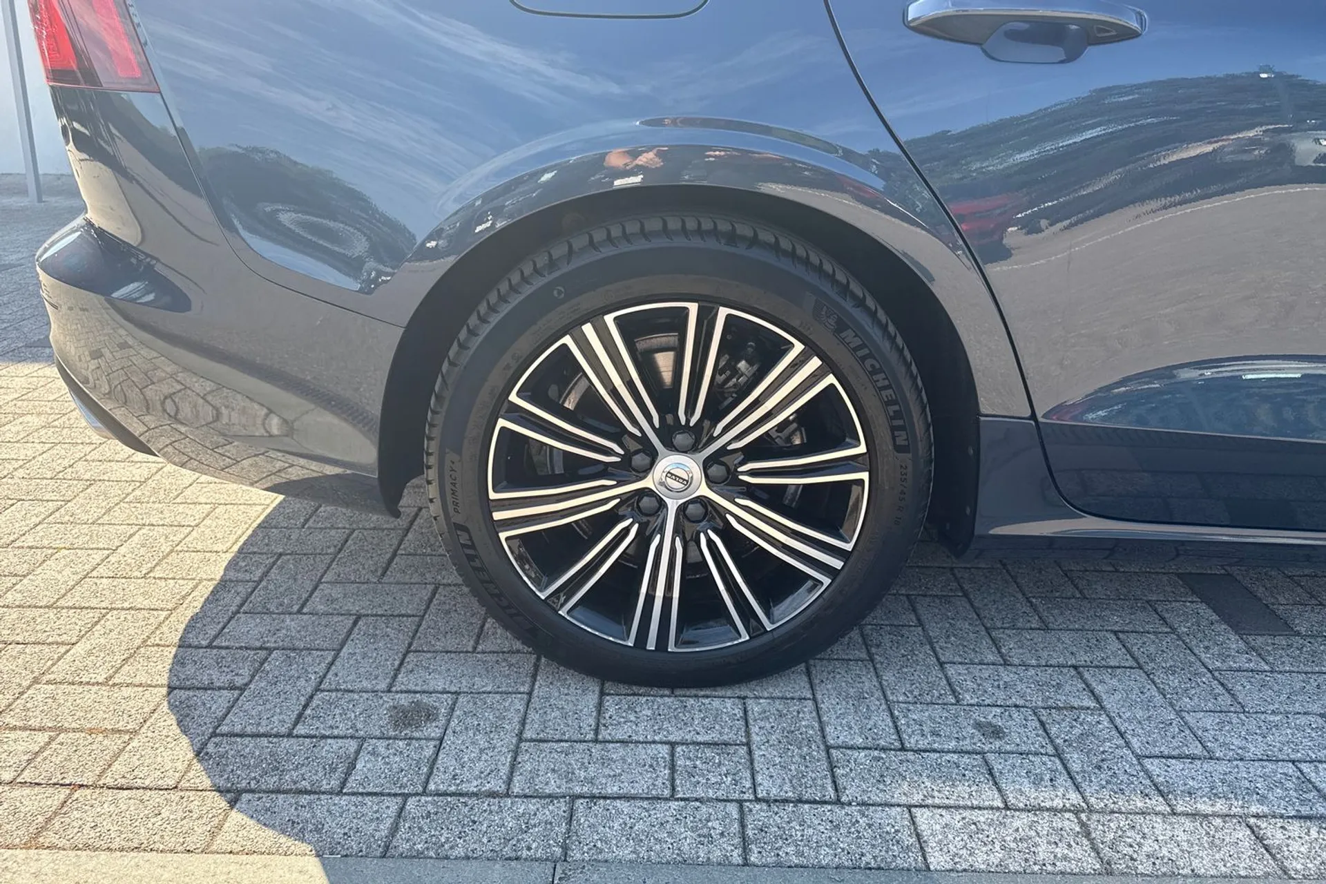 Volvo V60 thumbnail image number 13