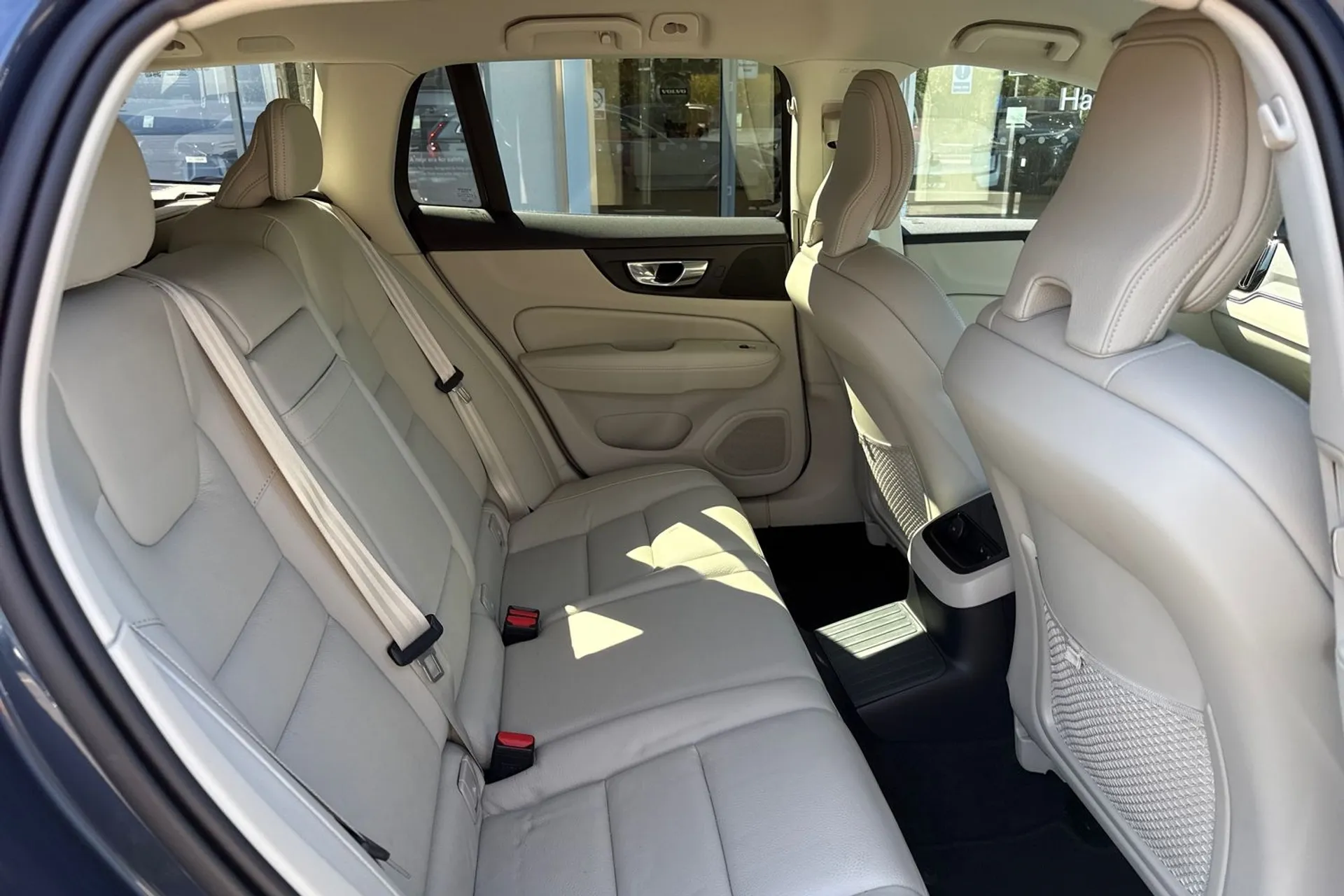 Volvo V60 thumbnail image number 22