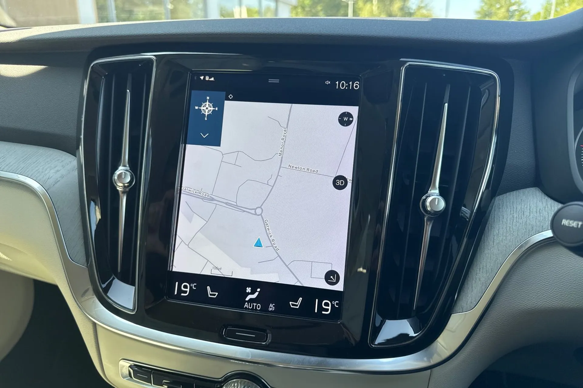 Volvo V60 thumbnail image number 37