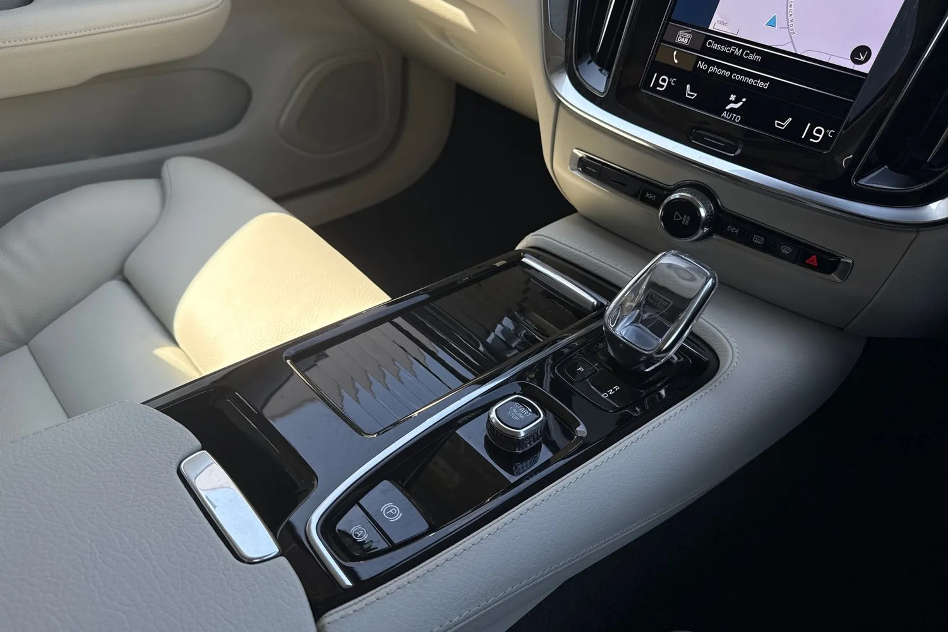 Volvo V60 thumbnail image number 43