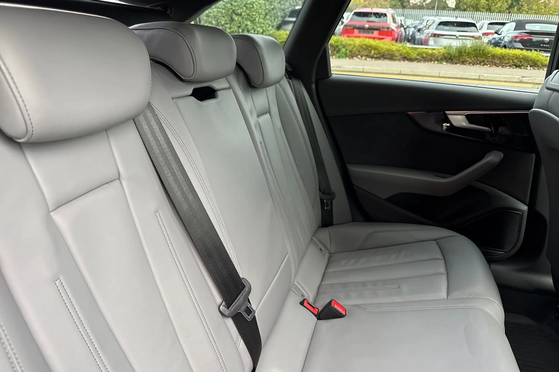 Audi A4 thumbnail image number 27