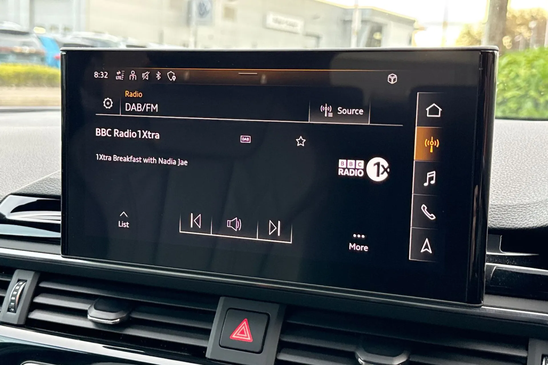 Audi A4 thumbnail image number 21