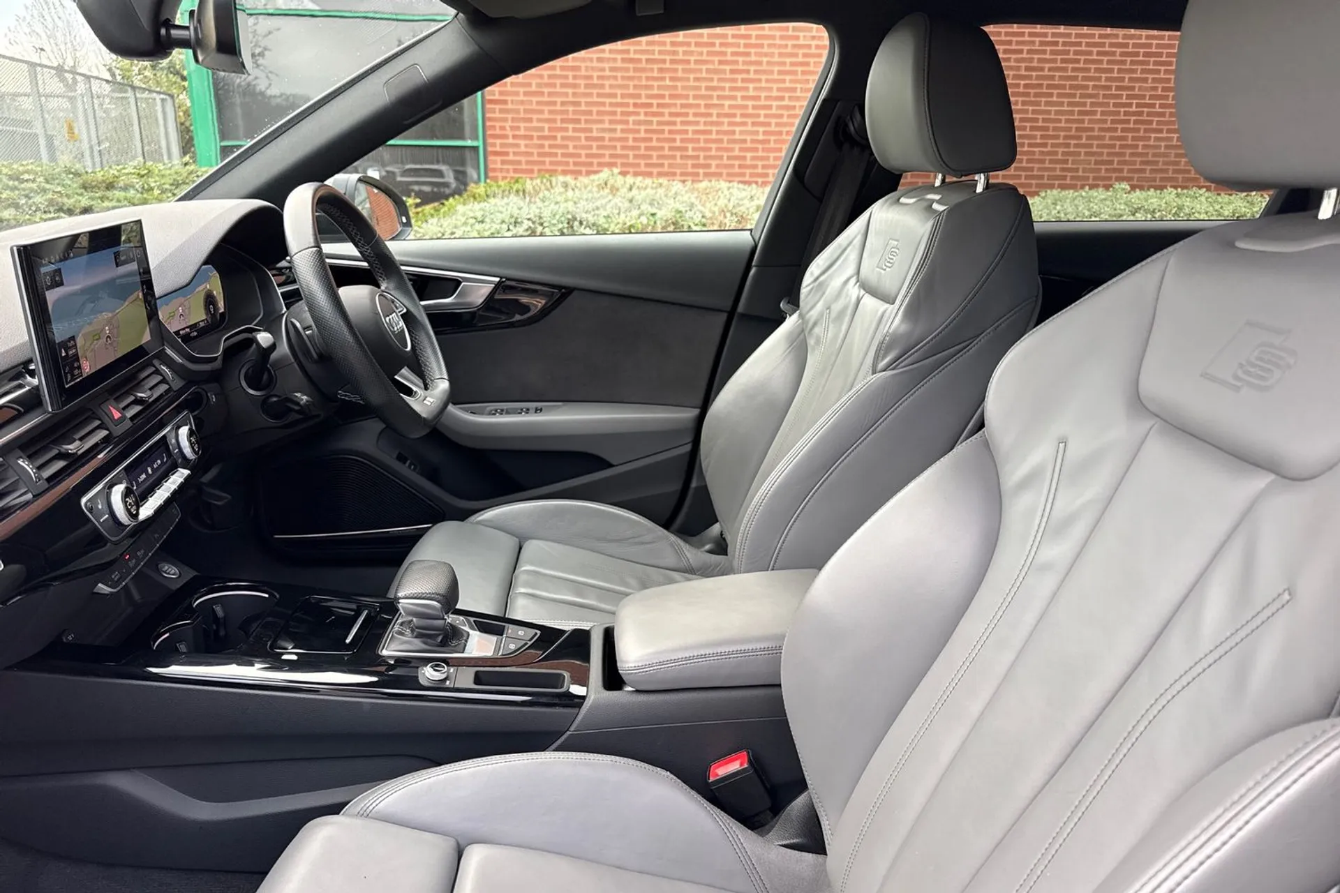 Audi A4 thumbnail image number 36