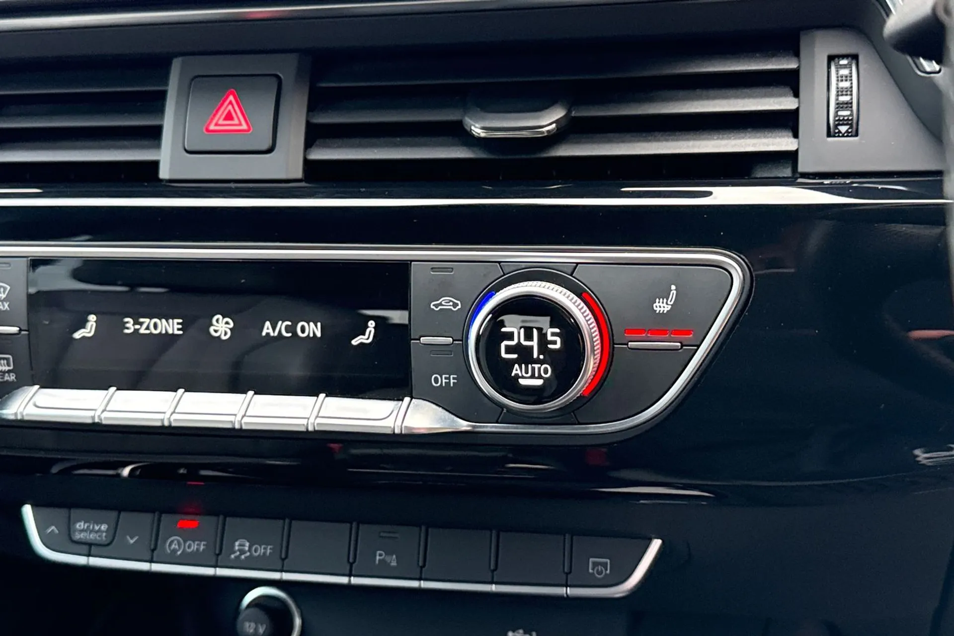 Audi A4 thumbnail image number 35