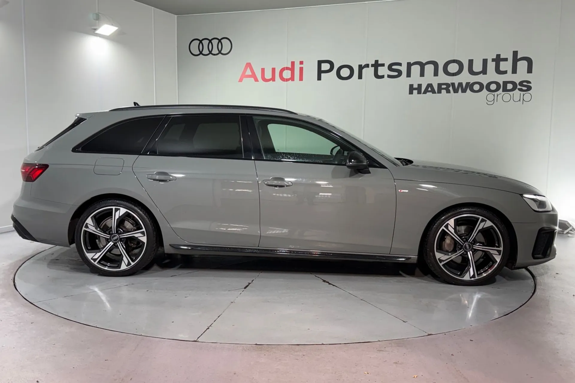 Audi A4 thumbnail image number 2