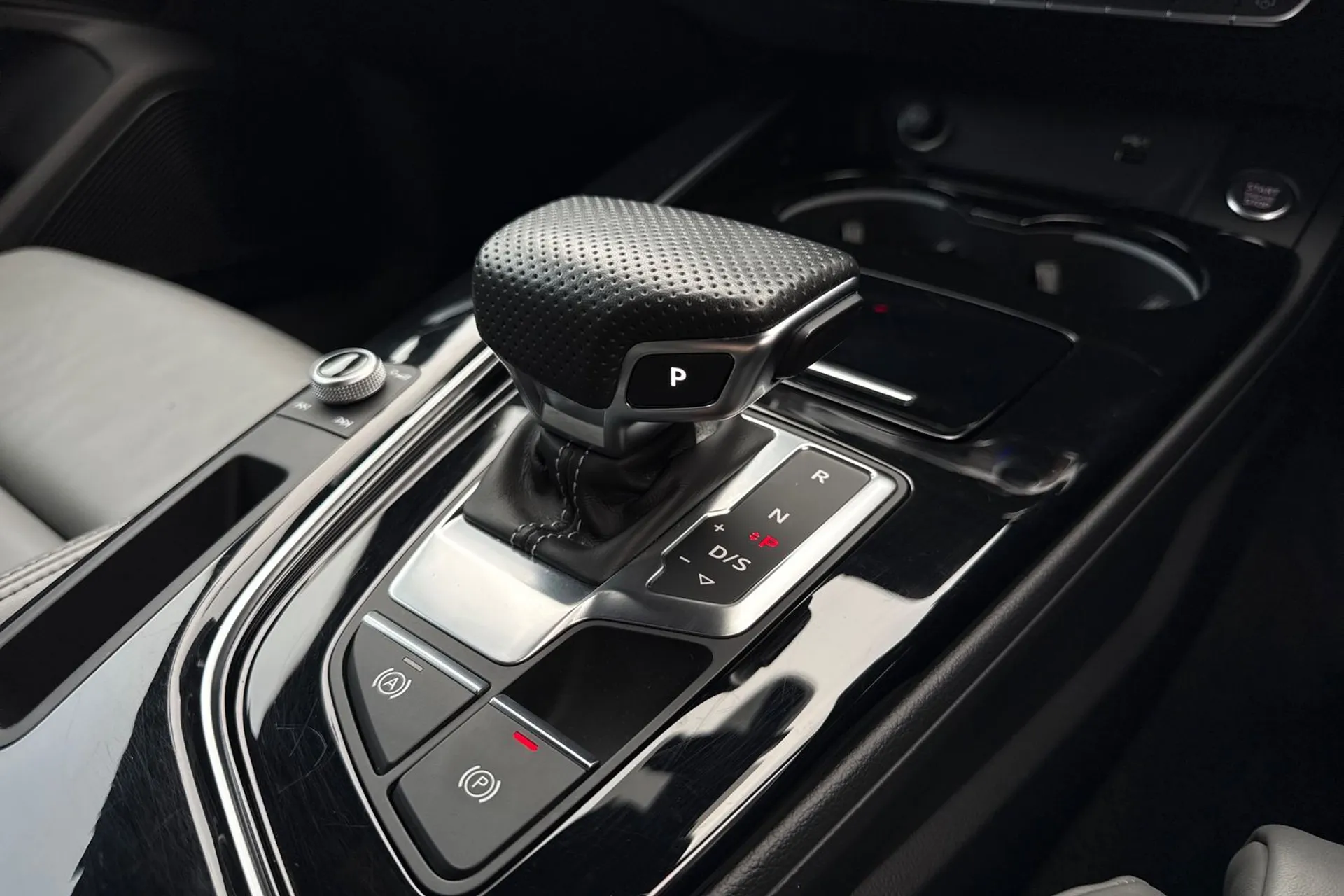 Audi A4 thumbnail image number 31