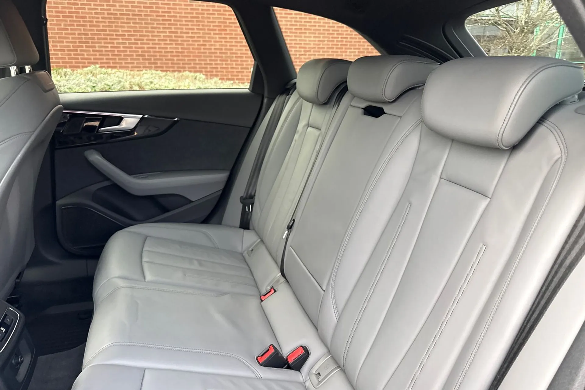 Audi A4 thumbnail image number 37