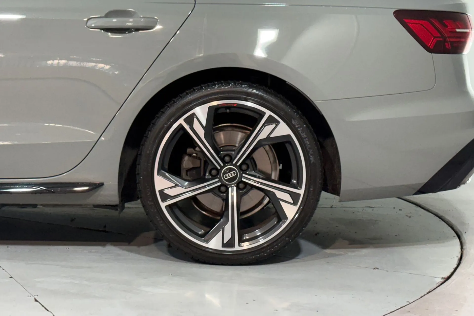 Audi A4 thumbnail image number 15