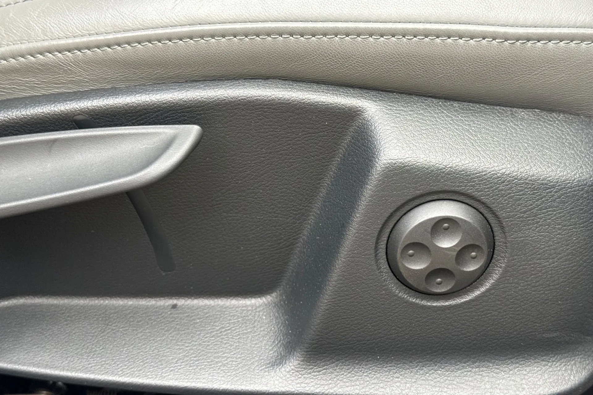 Audi A4 thumbnail image number 55