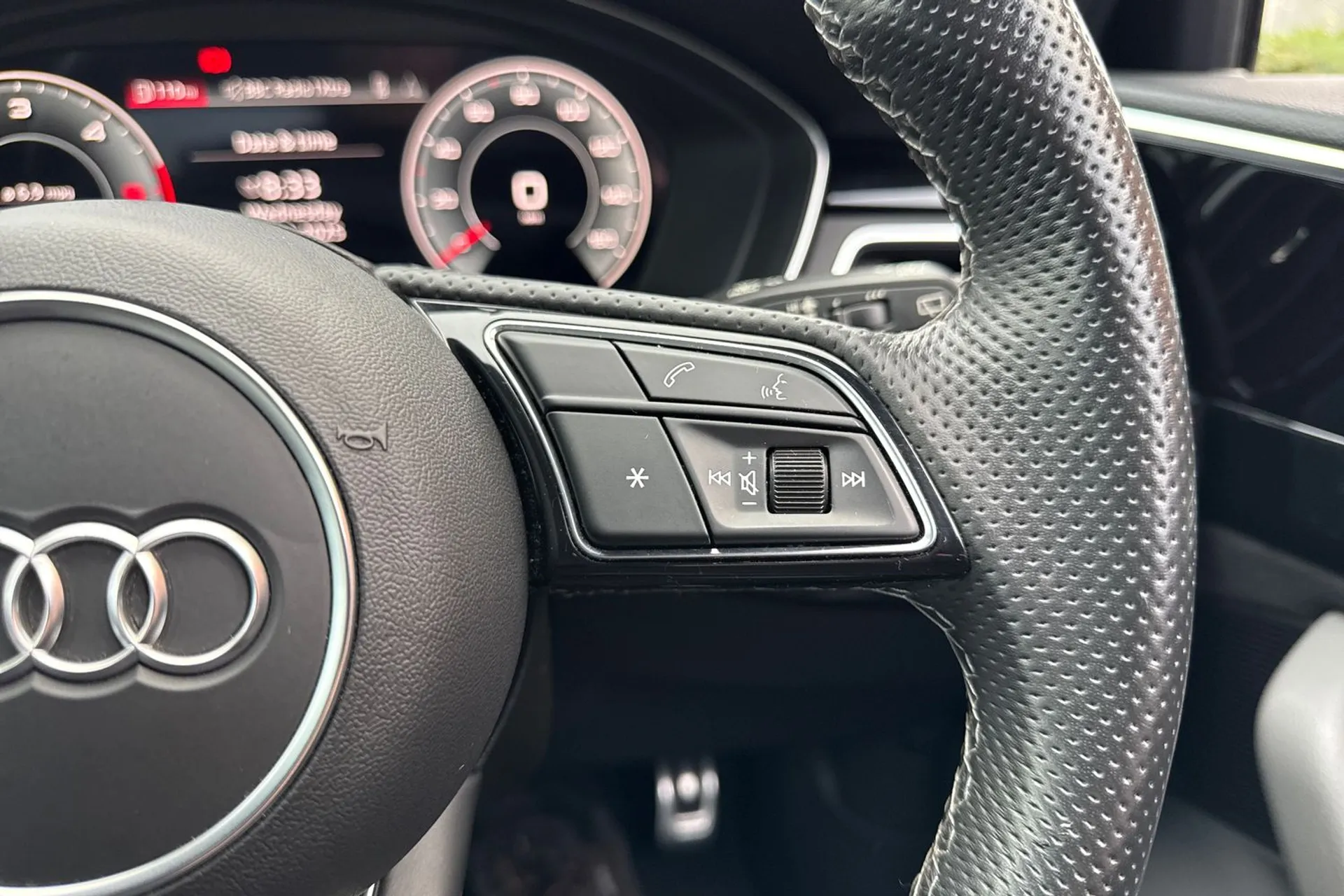 Audi A4 thumbnail image number 47