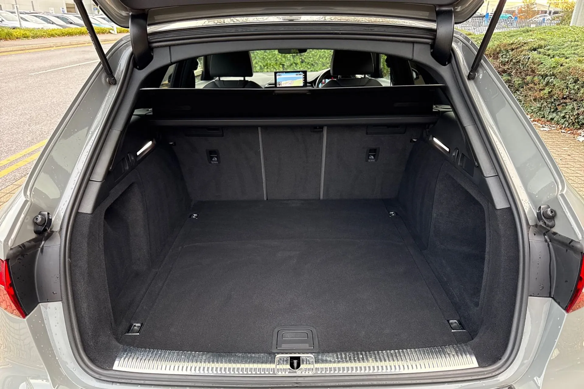 Audi A4 thumbnail image number 22