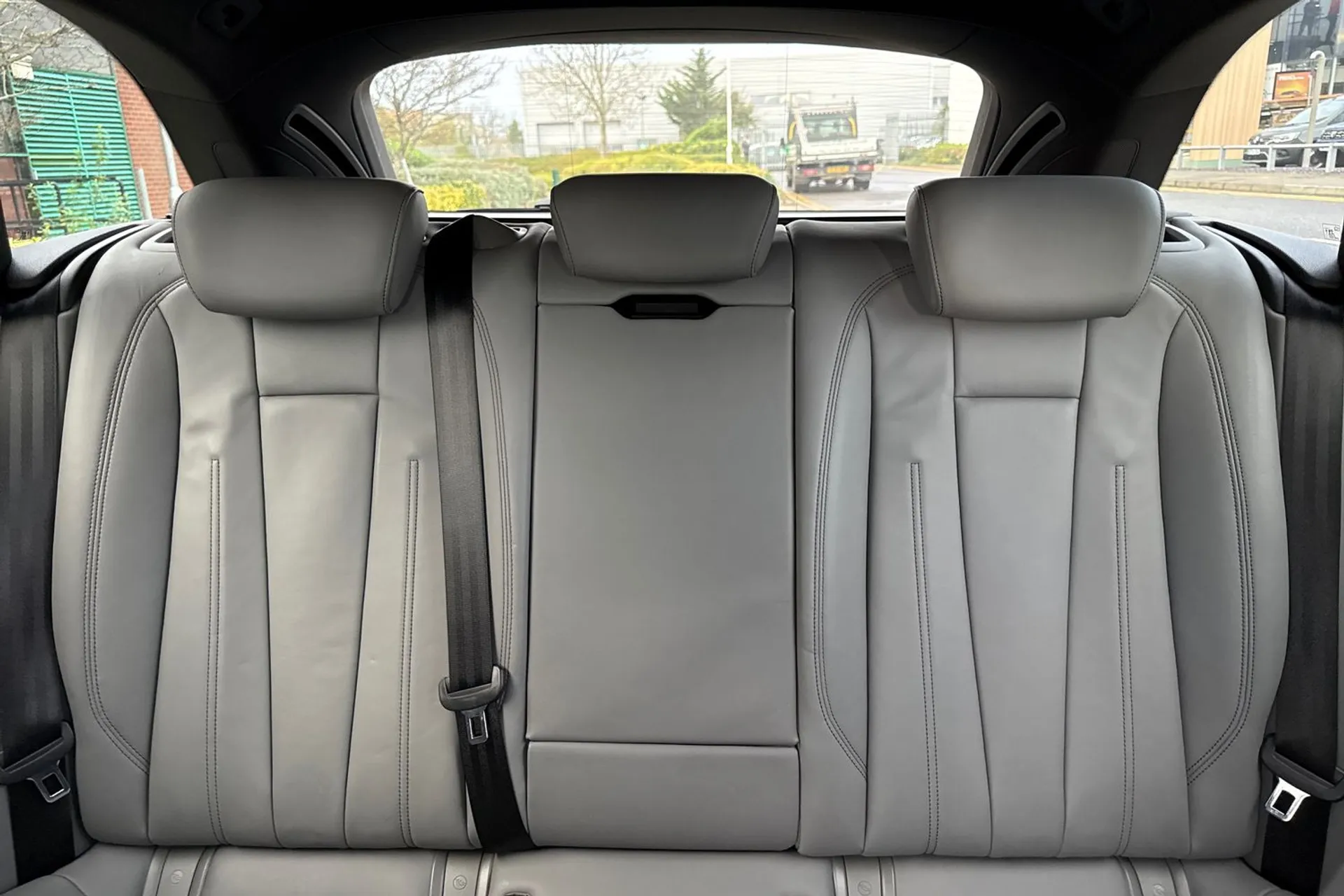 Audi A4 thumbnail image number 39