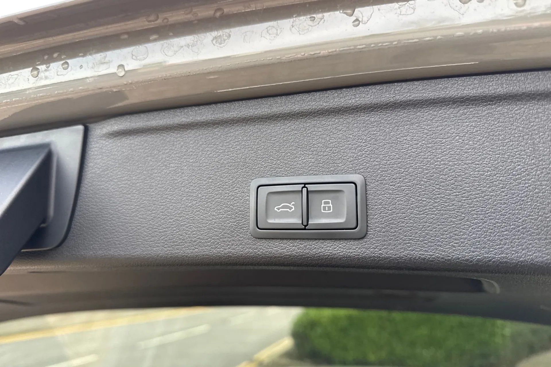 Audi A4 thumbnail image number 23