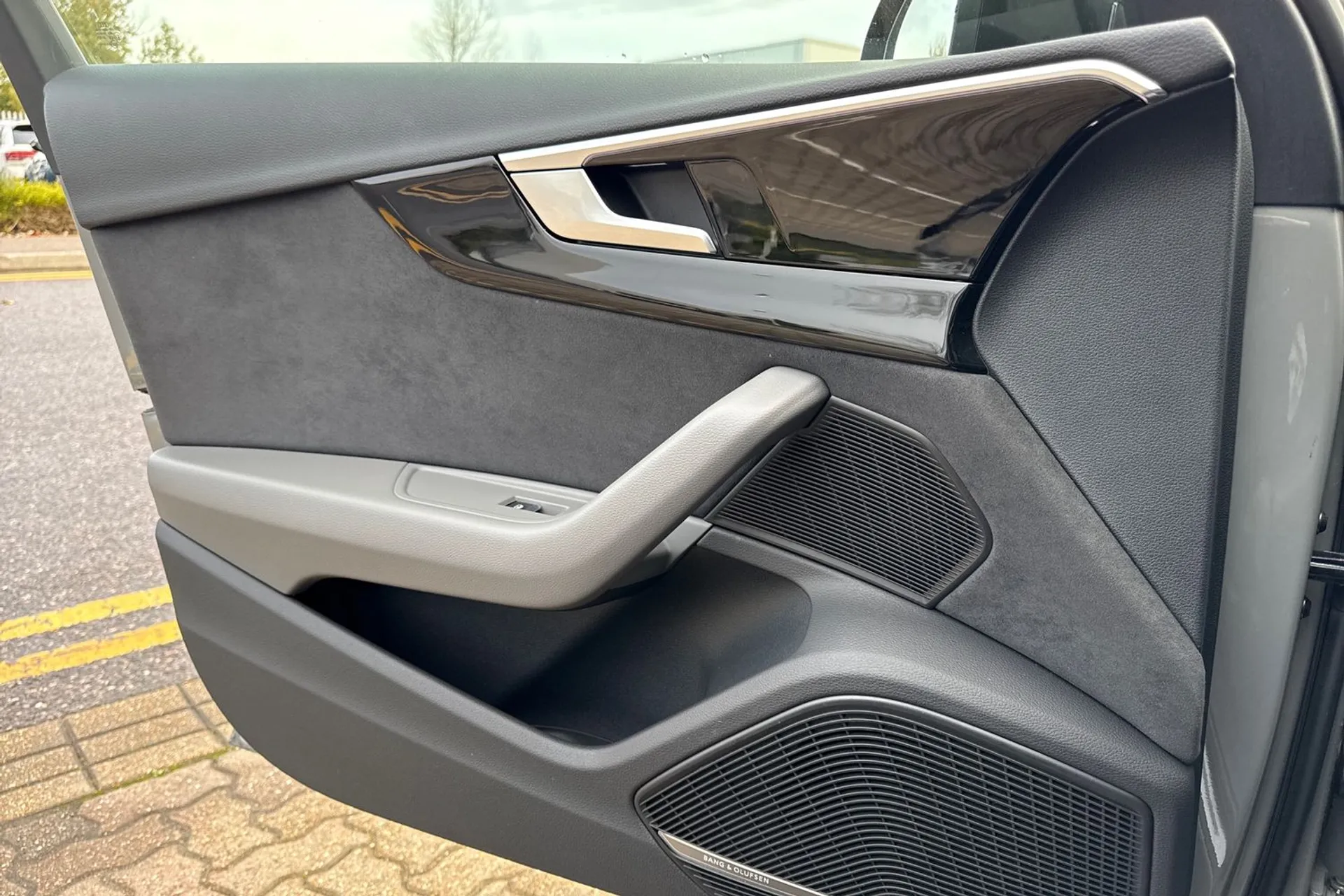 Audi A4 thumbnail image number 56