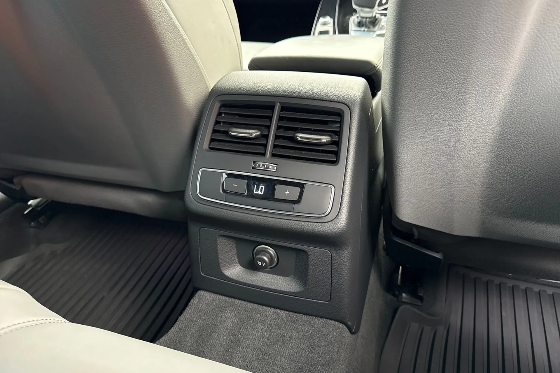 Audi A4 thumbnail image number 53